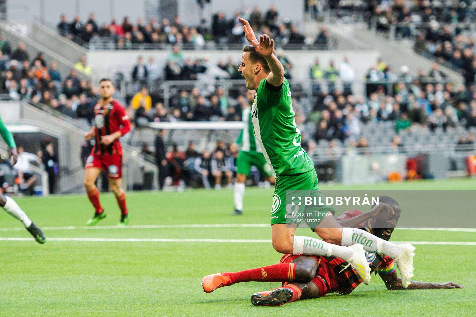 Hammarbys Jeppe Andersen i en situation med Östersunds