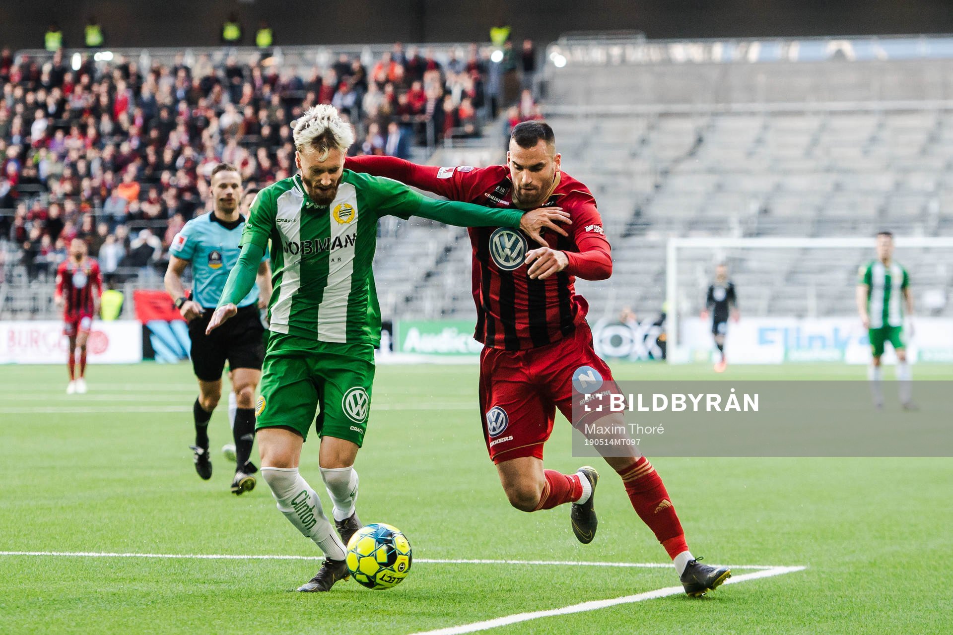 Hammarbys Simon Sandberg och Östersunds Dino Islamovic
