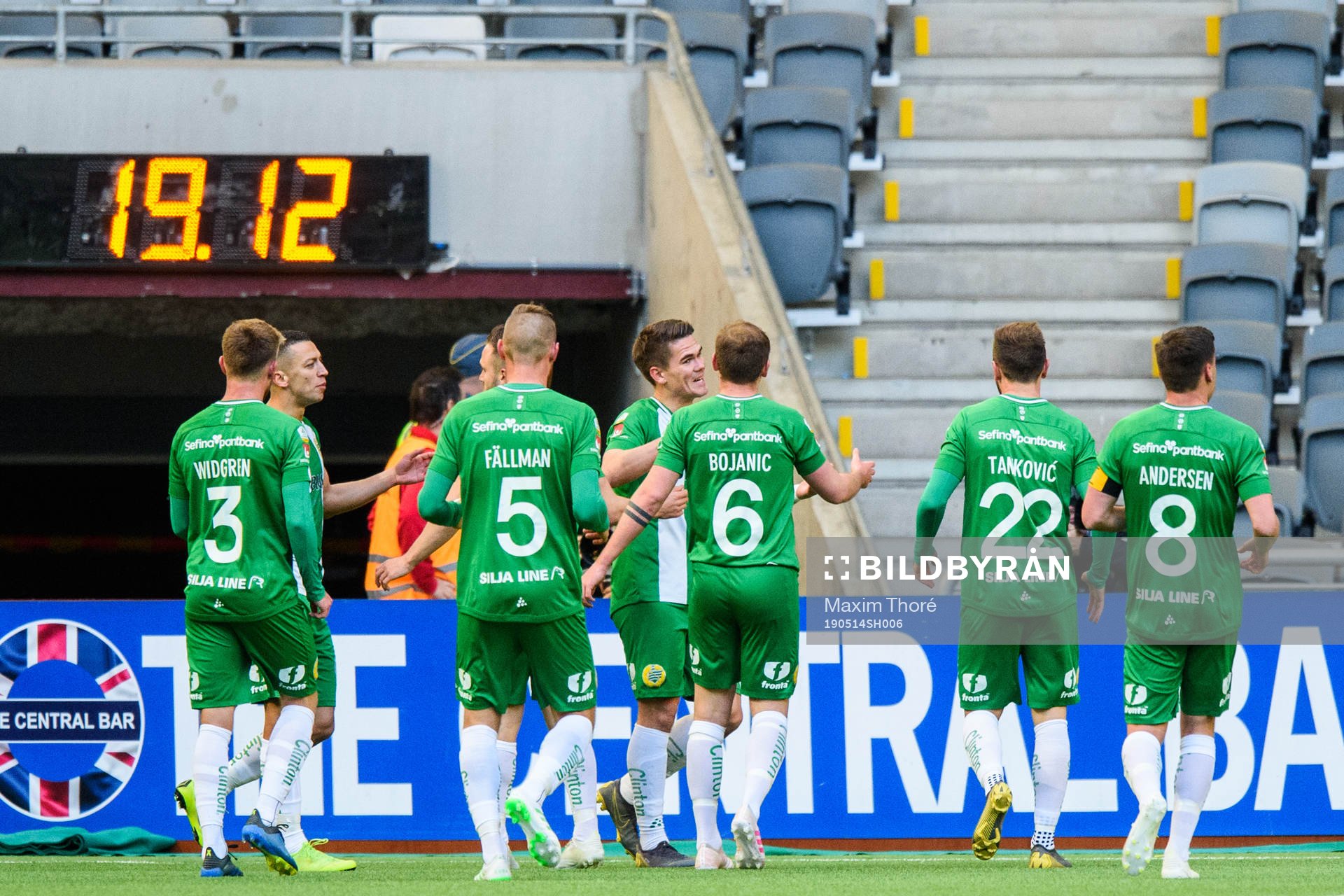 Hammarbys Vidar Örn Kjartansson jublar med lagkamrater