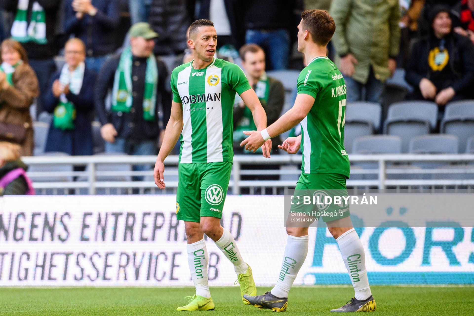 Hammarbys Vidar Örn Kjartansson jublar med Nikola Djurdjic