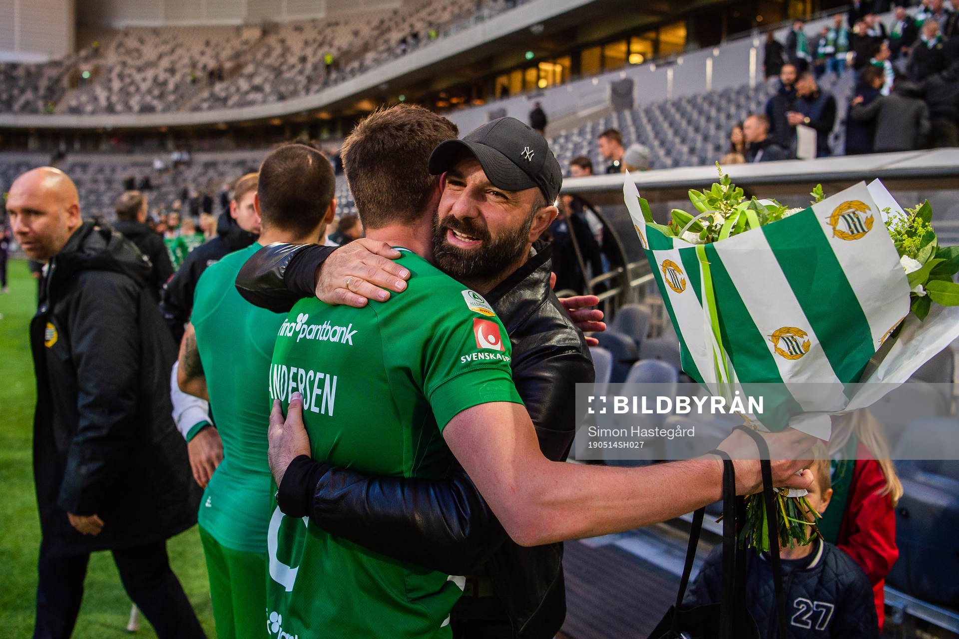Hammarbys tidigare spelare Kennedy Bakircioglu jublar med