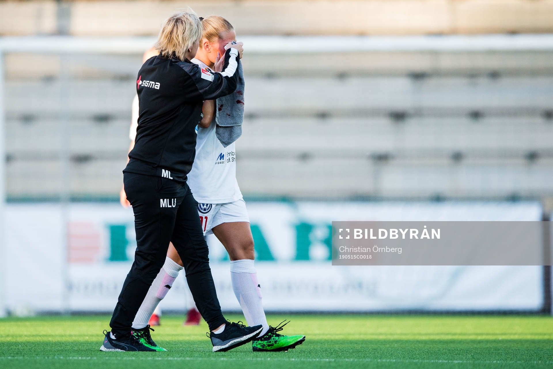 Rosengårds Lisa-Marie Utland får hjälp av plan