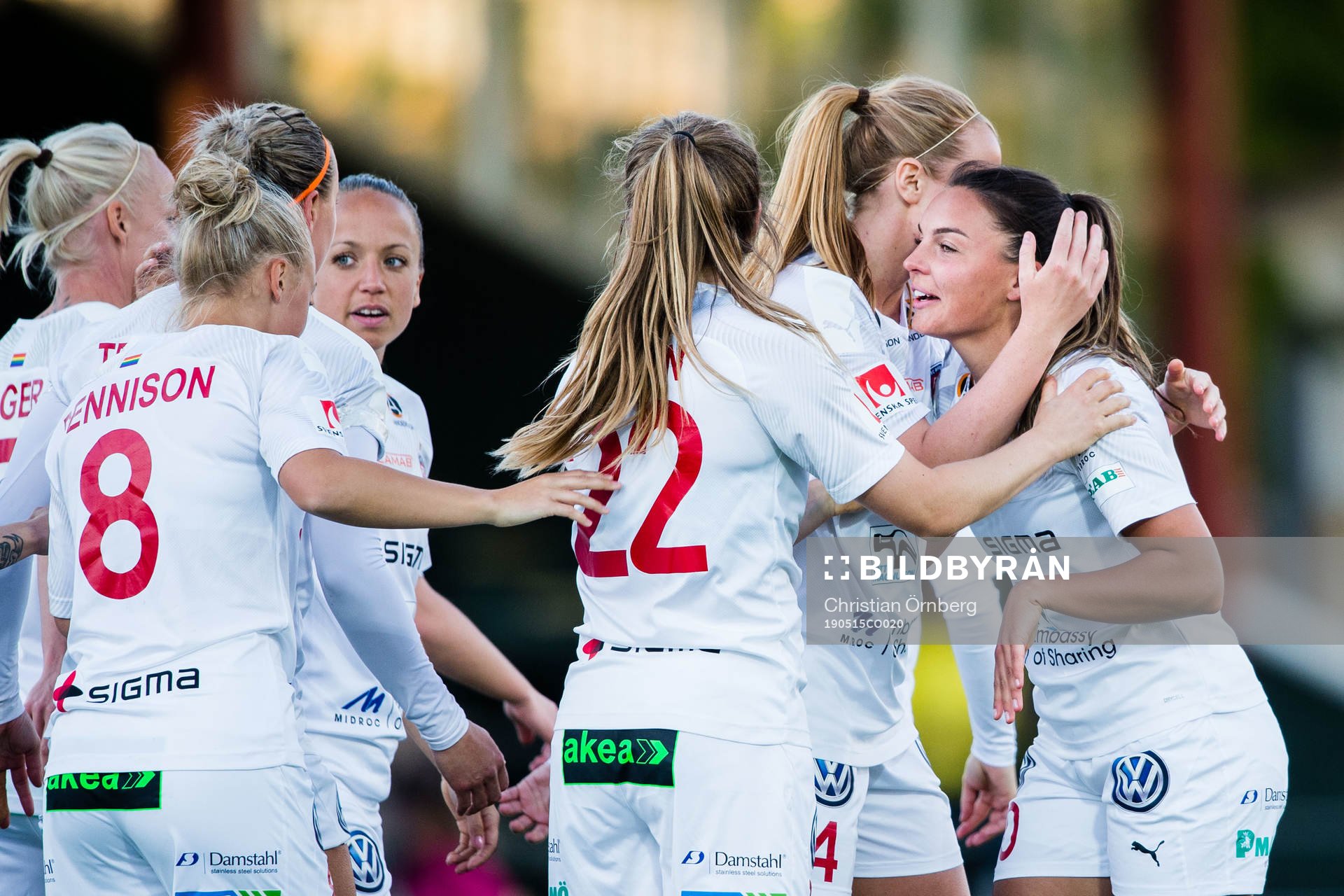 Rosengårds Johanna Rytting Kaneryd jublar med lagkamrater