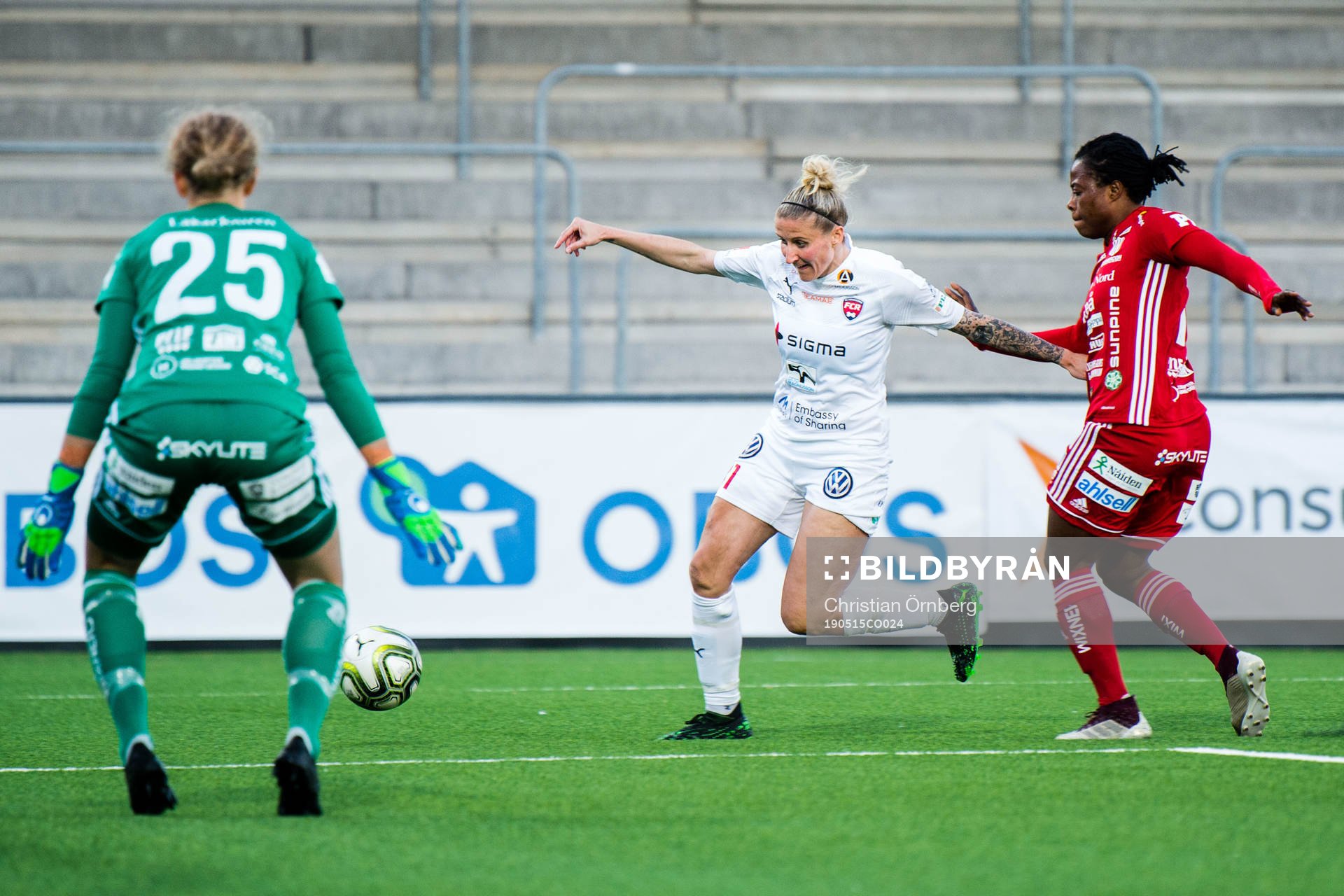 Rosengårds Anja Mittag och Piteås målvakt Cajsa