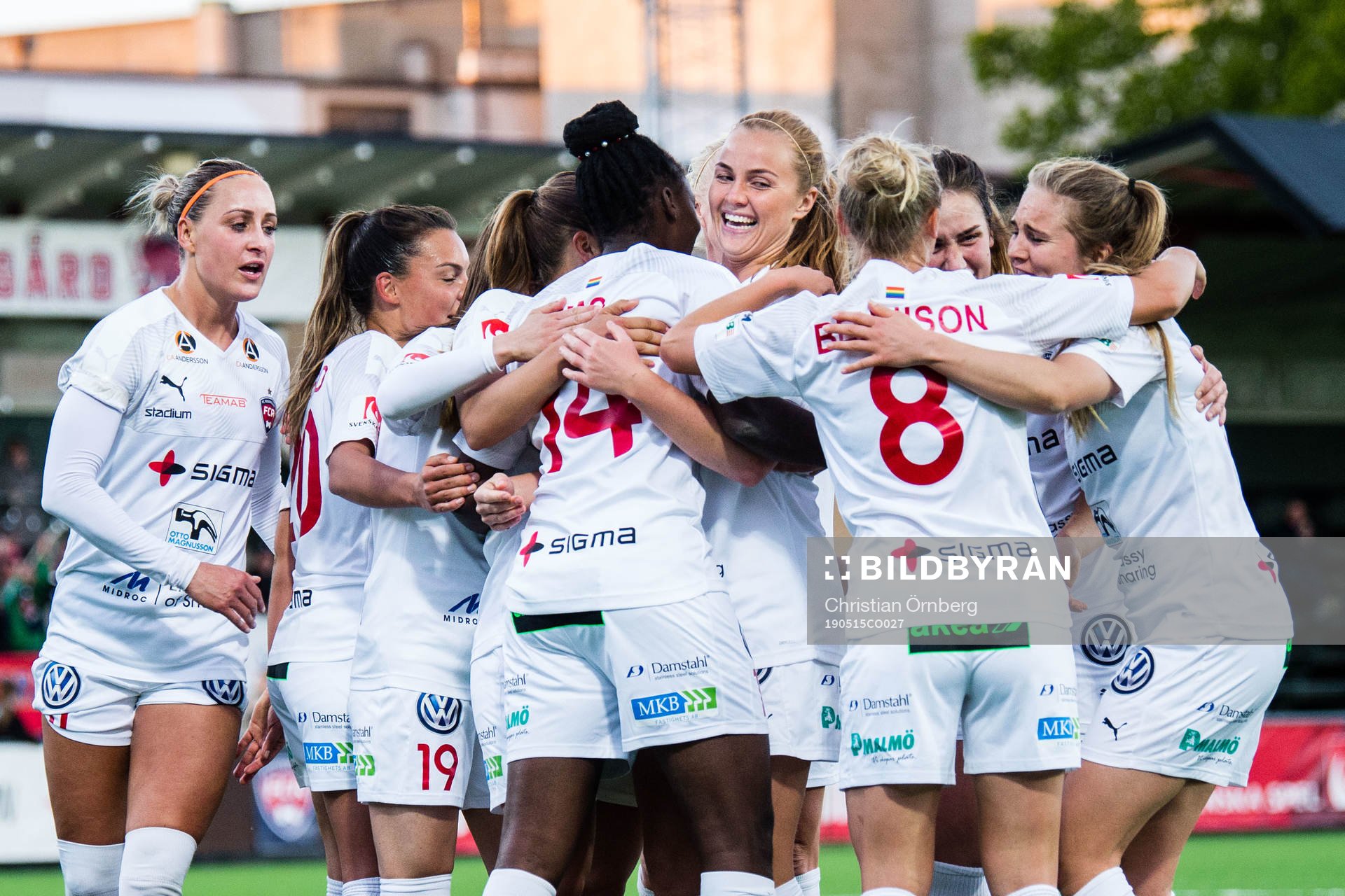 Rosengårds Anam Imo jublar med lagkamrater efter 2-0 under fotbollsmatchen i Damallsvenskan mellan FC Rosengård och Piteå den 15 maj 2019 i Malmö.