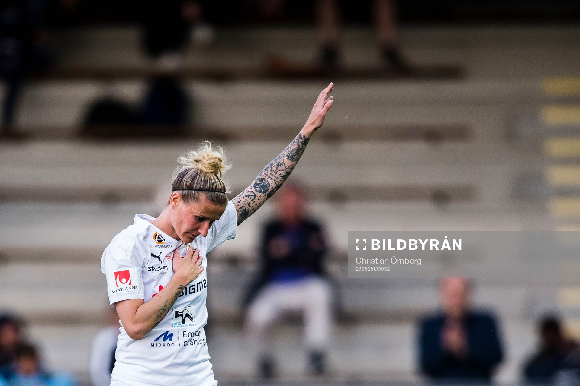 Rosengårds Anja Mittag tackar publiken efter sista hemmamatchen under fotbollsmatchen i Damallsvenskan mellan FC Rosengård och Piteå den 15 maj 2019 i Malmö.