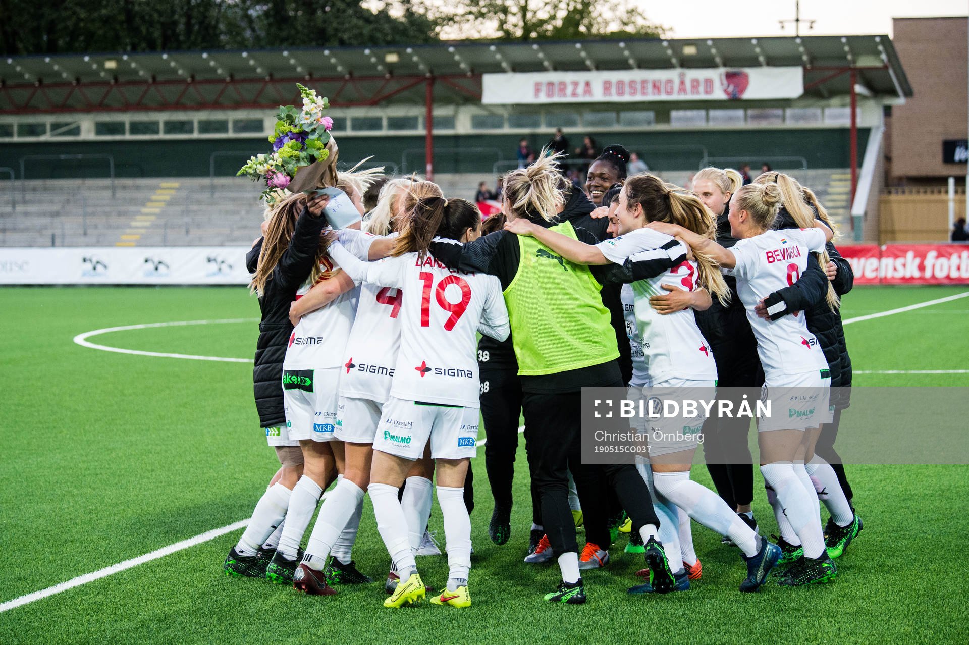 Rosengårds spelare jublar