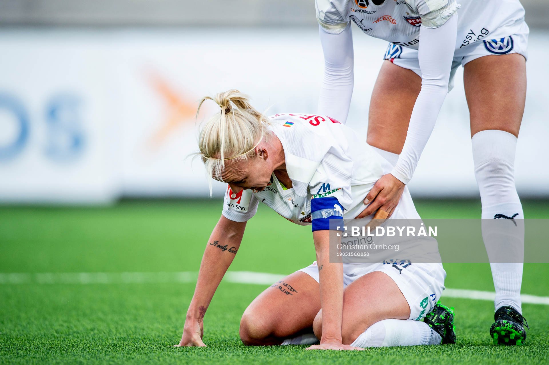 Rosengårds Caroline Seger tas om hand