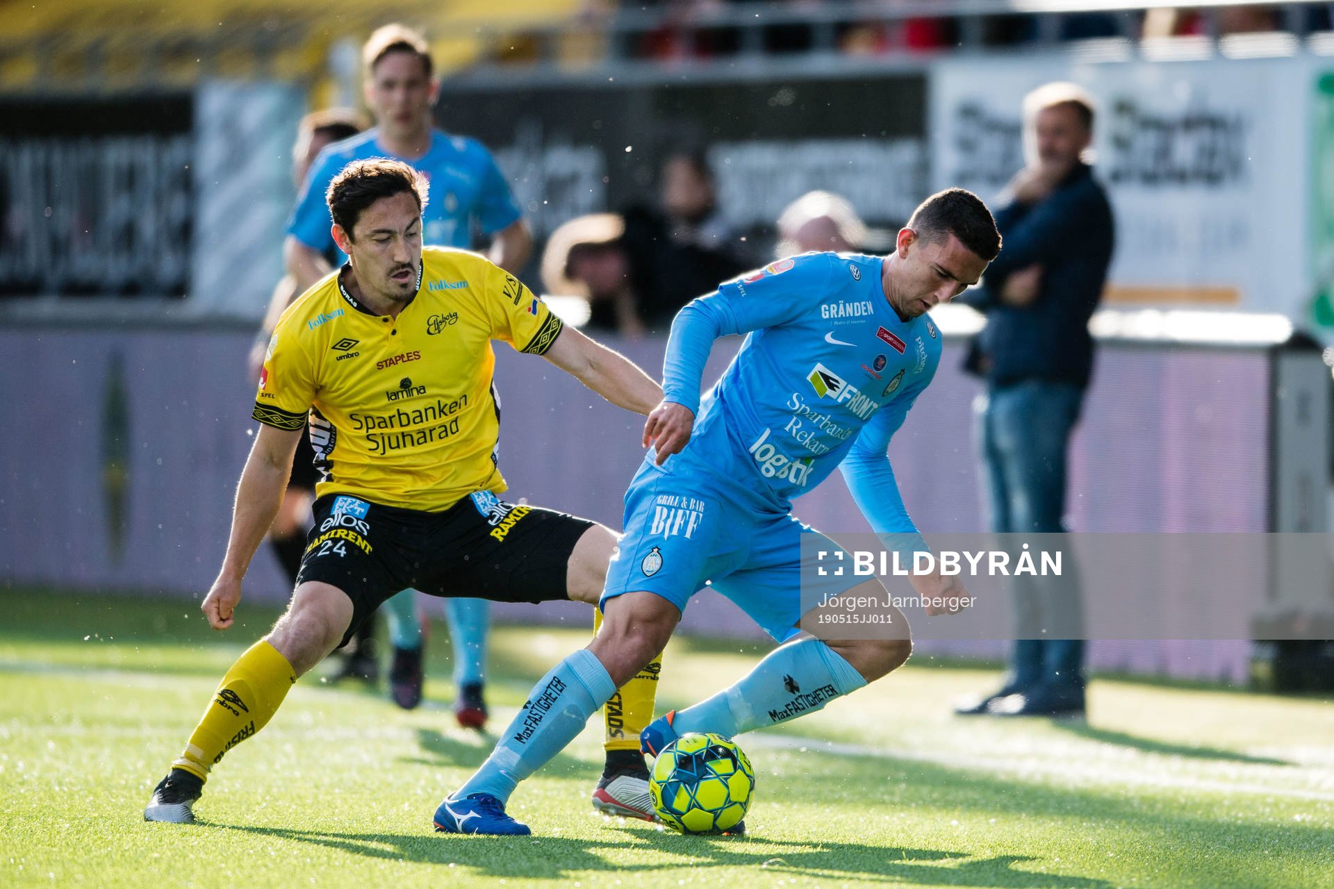 AFC Eskilstunas Adnan Kojic och Elfsborgs Stefan Ishizaki