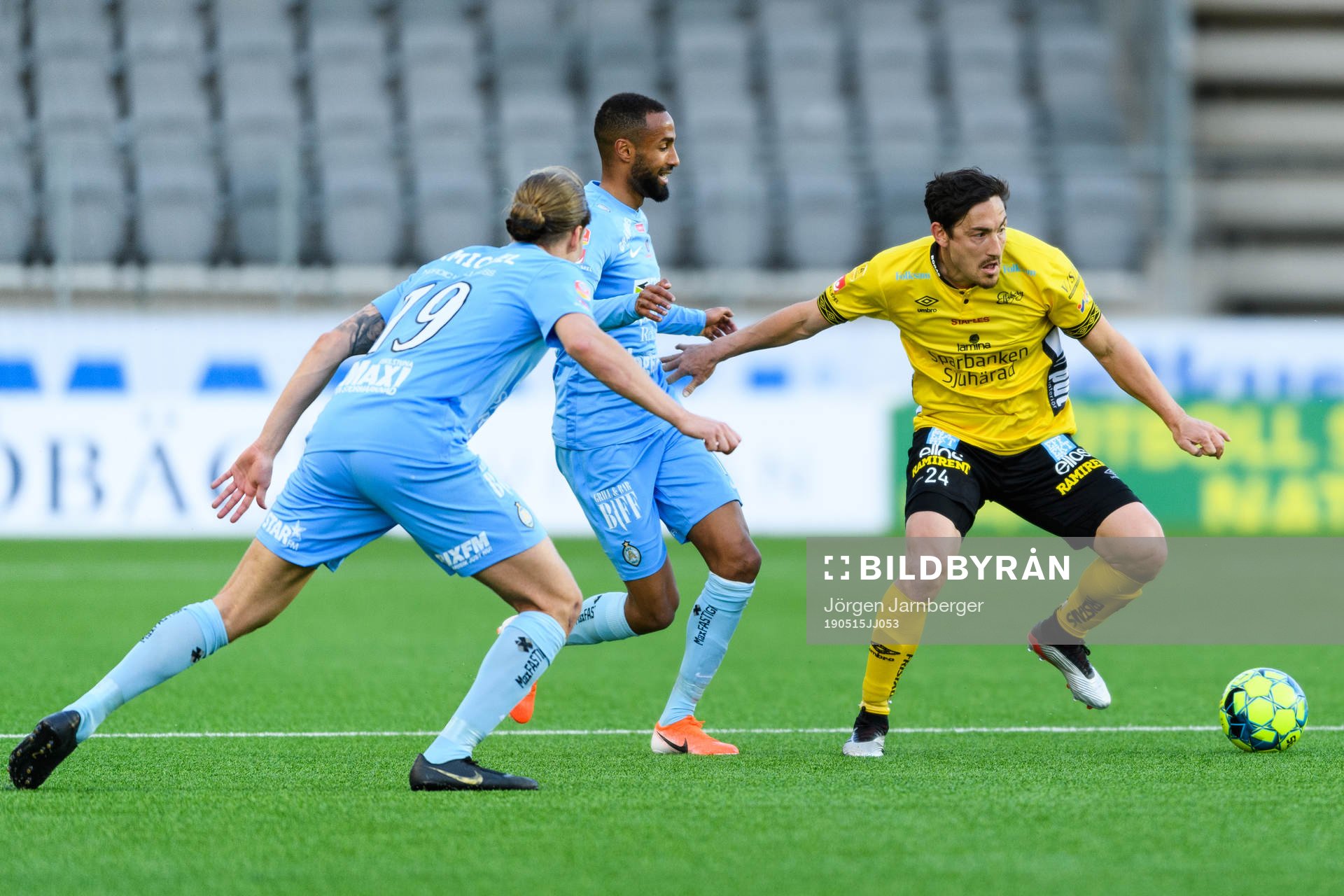 Elfsborgs Stefan Ishizaki och AFC Eskilstunas Ferid Ali