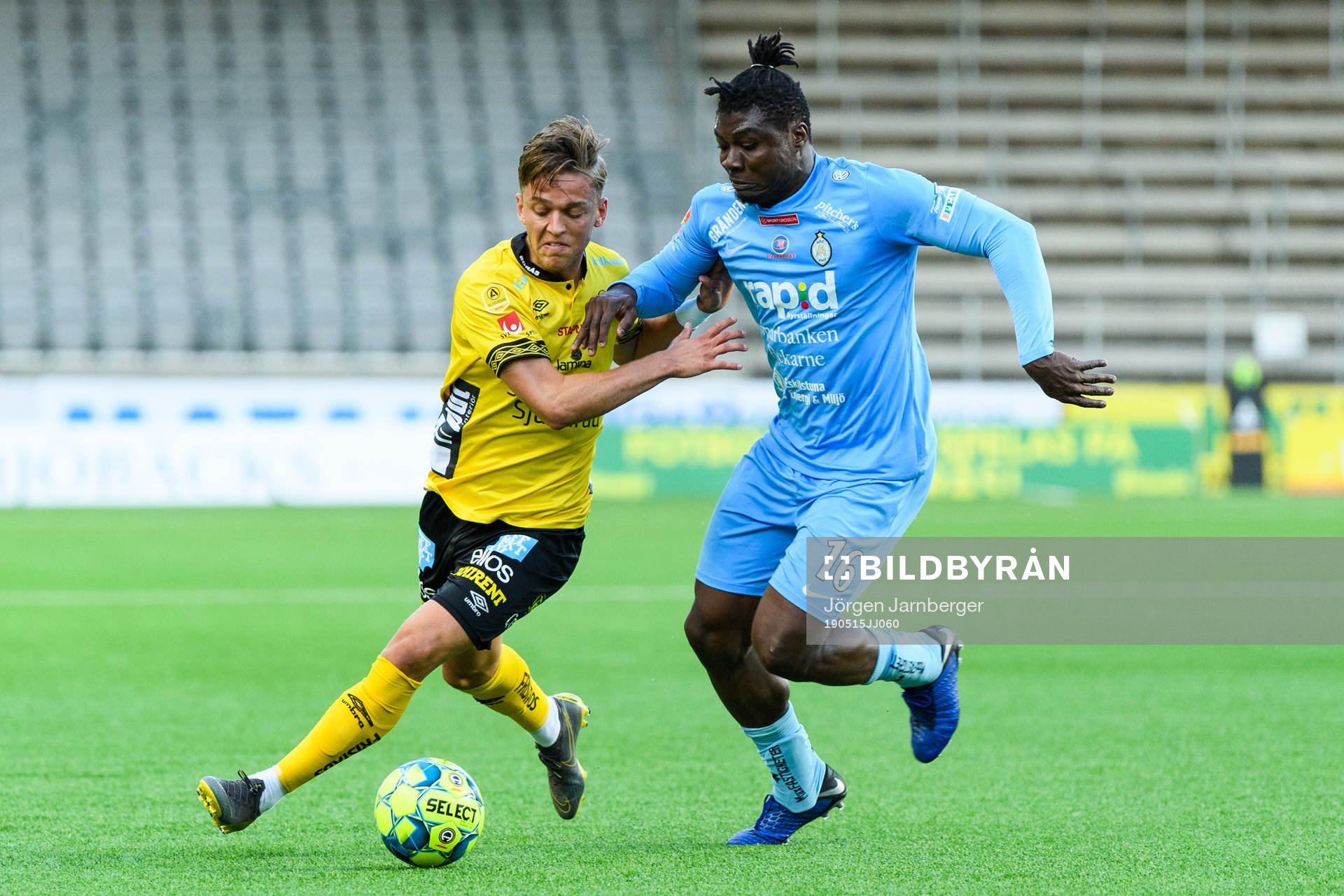Elfsborgs Jesper Karlsson och AFC Eskilstunas Samuel Nnamani