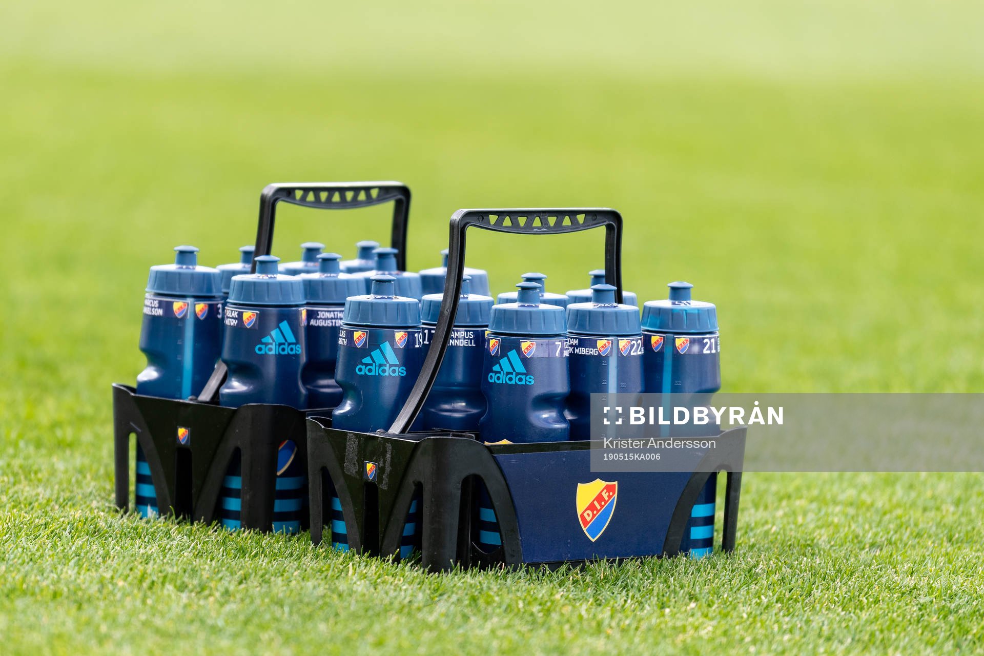 Vattenflaskor före fotbollsmatchen i Allsvenskan mellan