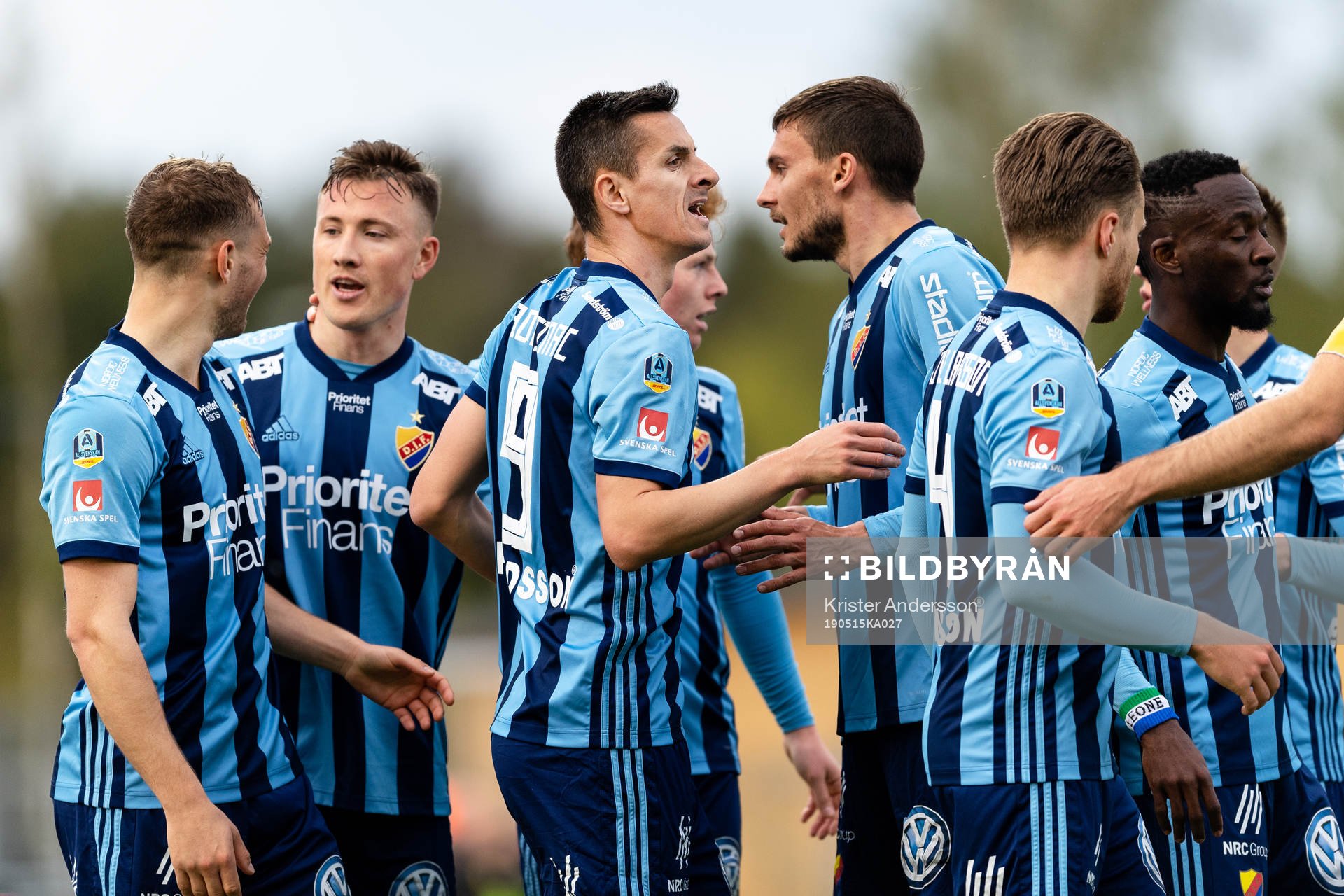 Djurgårdens spelare jublar efter 0-2 under fotbollsmatchen i Allsvenskan mellan Falkenberg och Djurgården den 15 maj 2019 i Falkenberg.