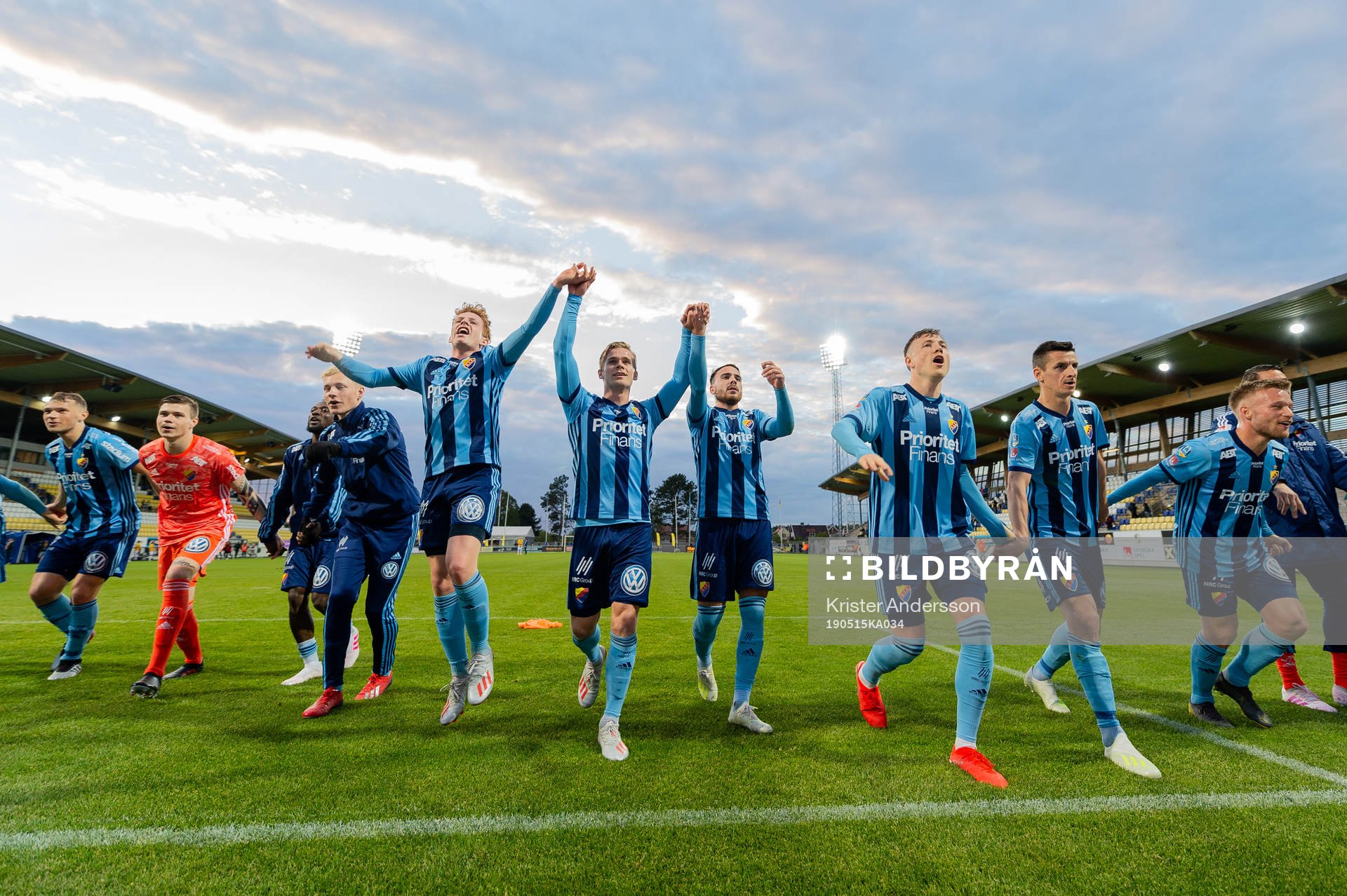 Djurgårdens spelare jublar efter fotbollsmatchen i Allsvenskan mellan Falkenberg och Djurgården den 15 maj 2019 i Falkenberg.