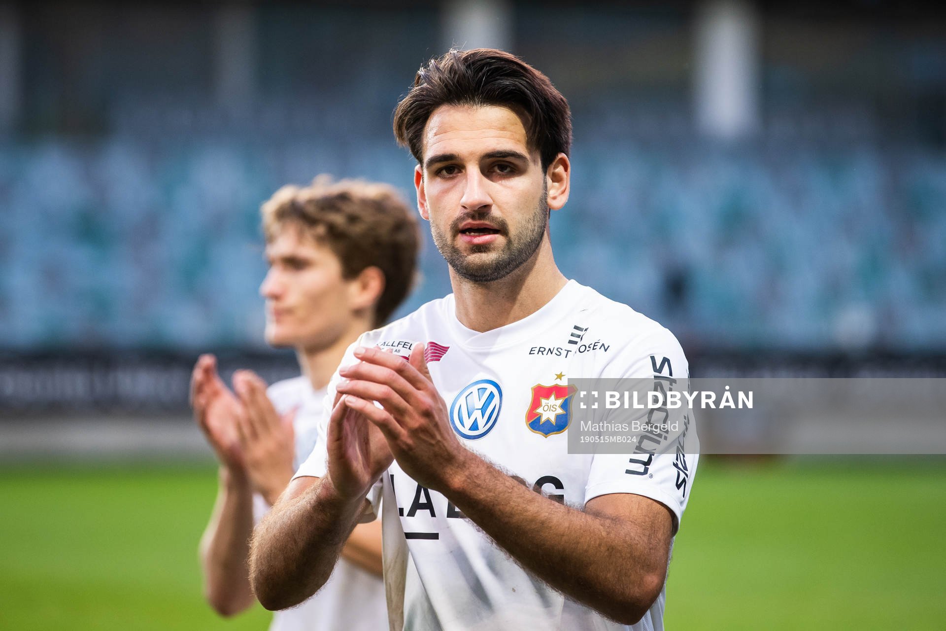 Örgrytes Oliver Stanisic applåderar