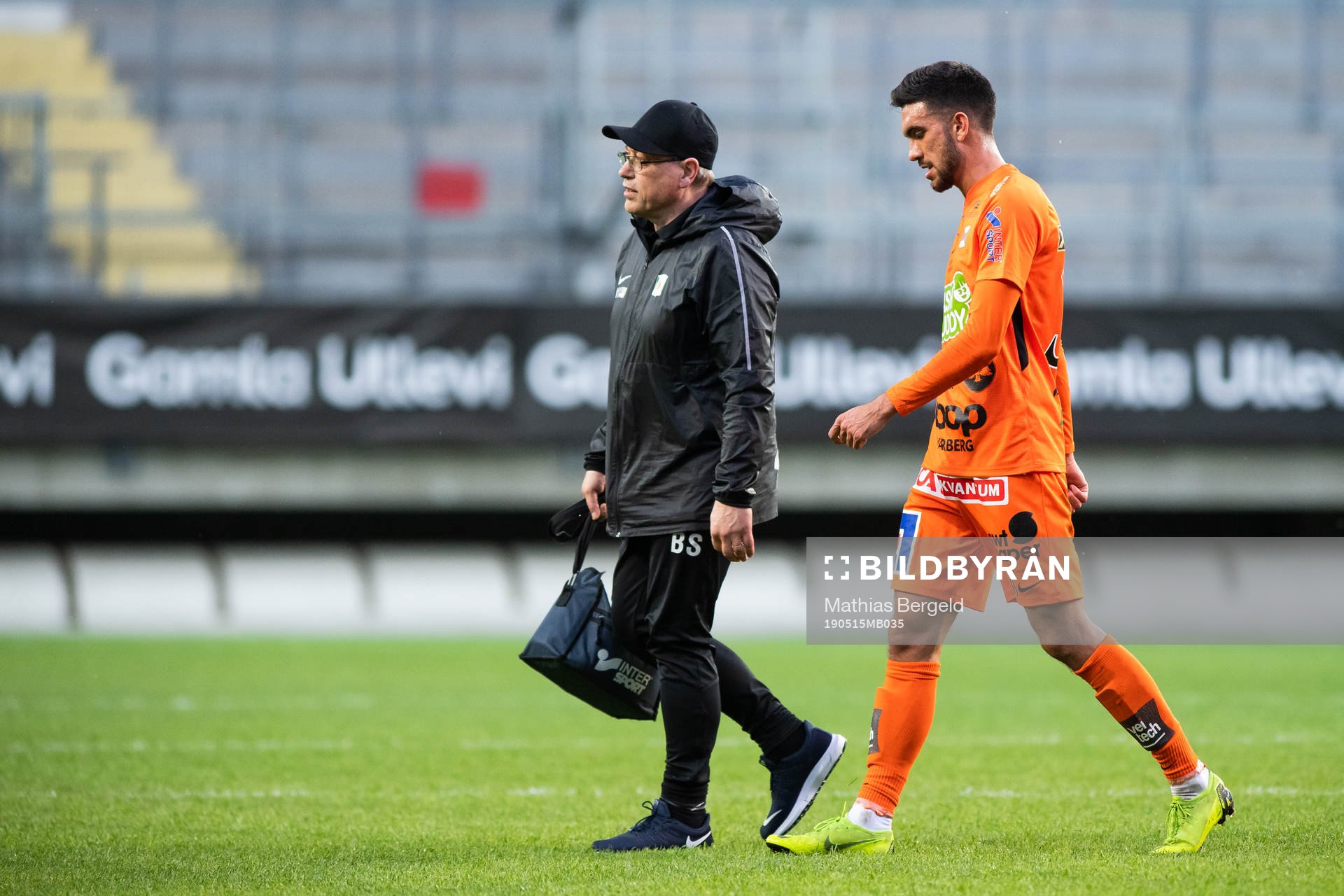 Varbergs Daniel Krezic lämnar plan
