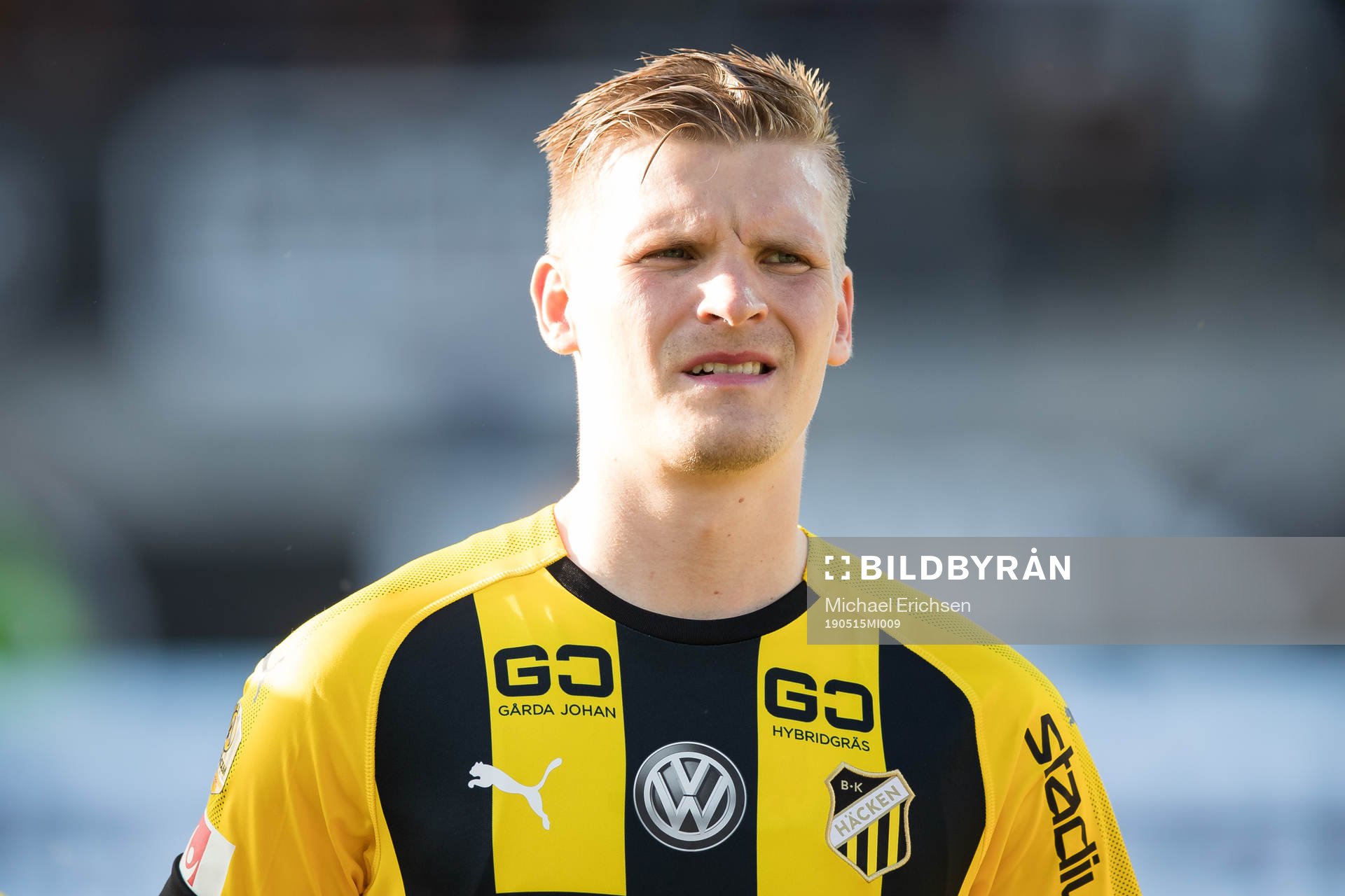 Häckens Juhani Ojala på line up innan fotbollsmatchen i