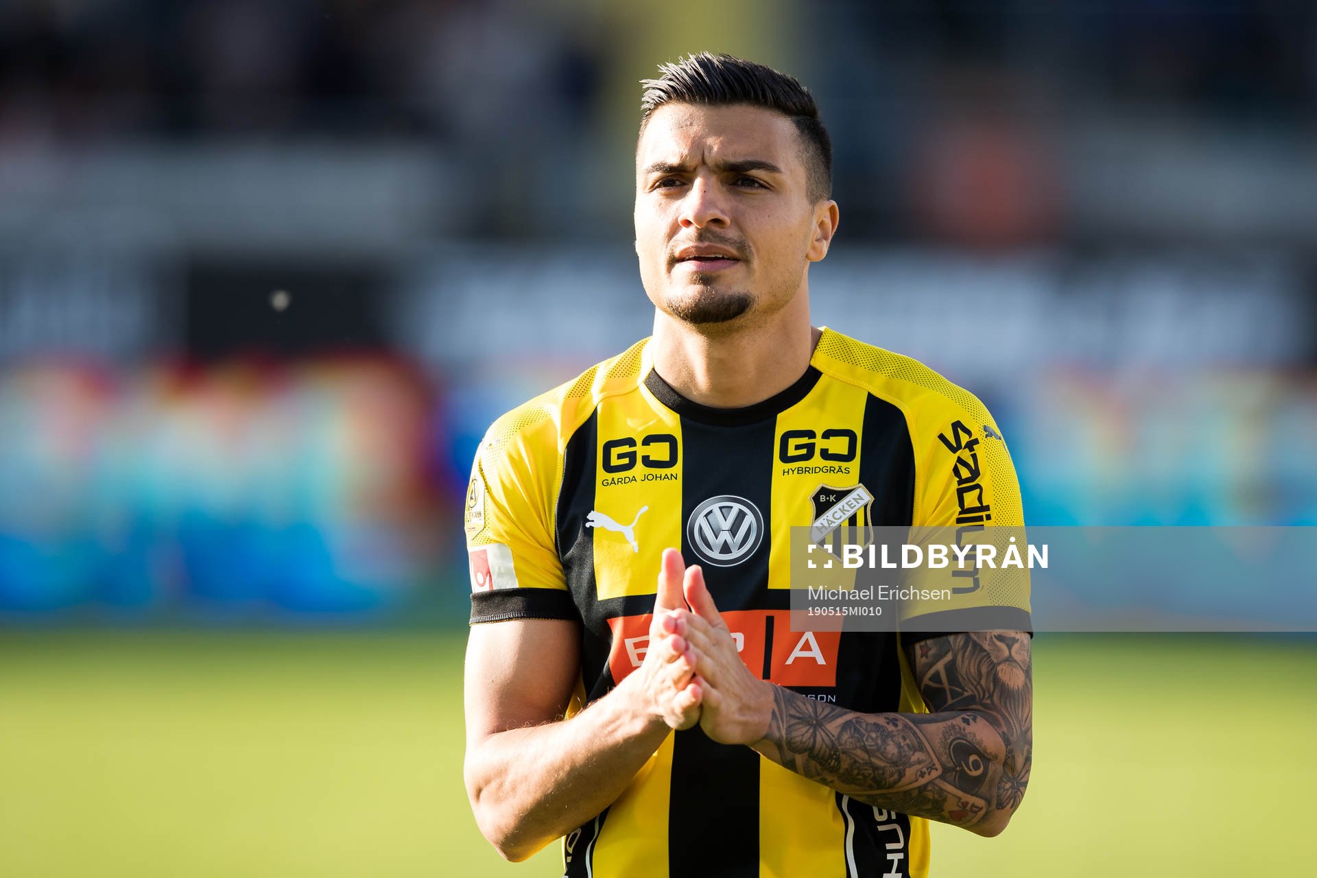 Häckens Ahmed Yasin på line up innan fotbollsmatchen i