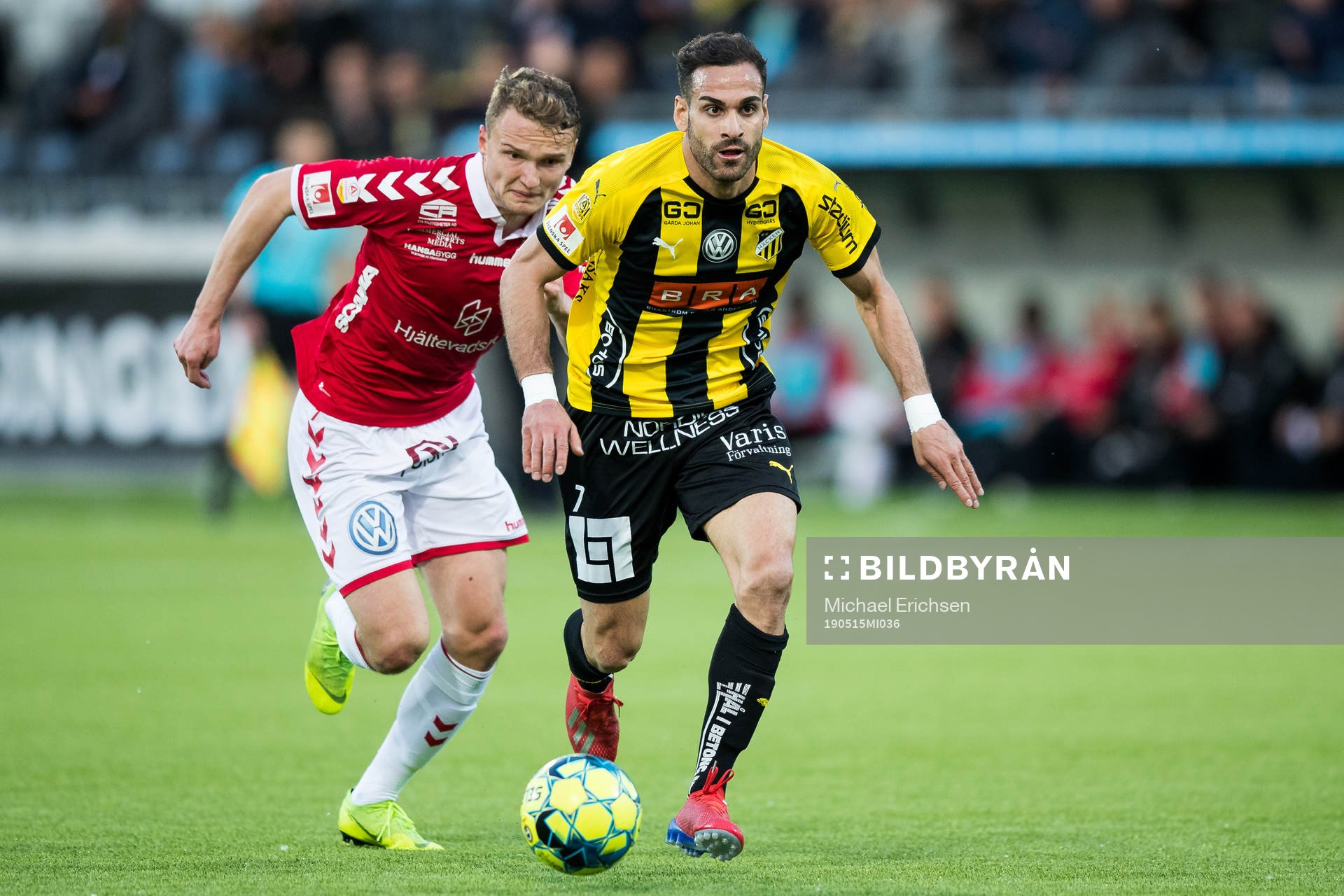Häckens Mervan Celik före Kalmars Piotr Johansson