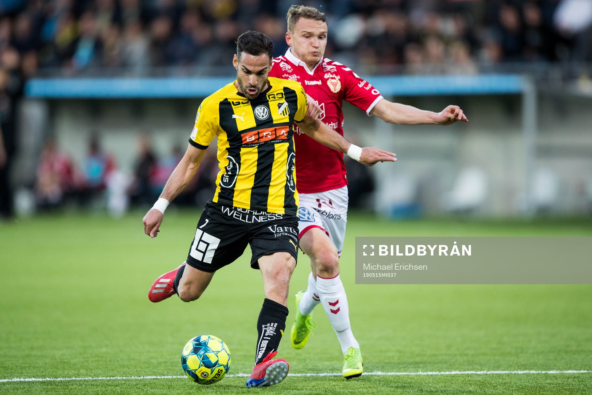 Häckens Mervan Celik före Kalmars Piotr Johansson