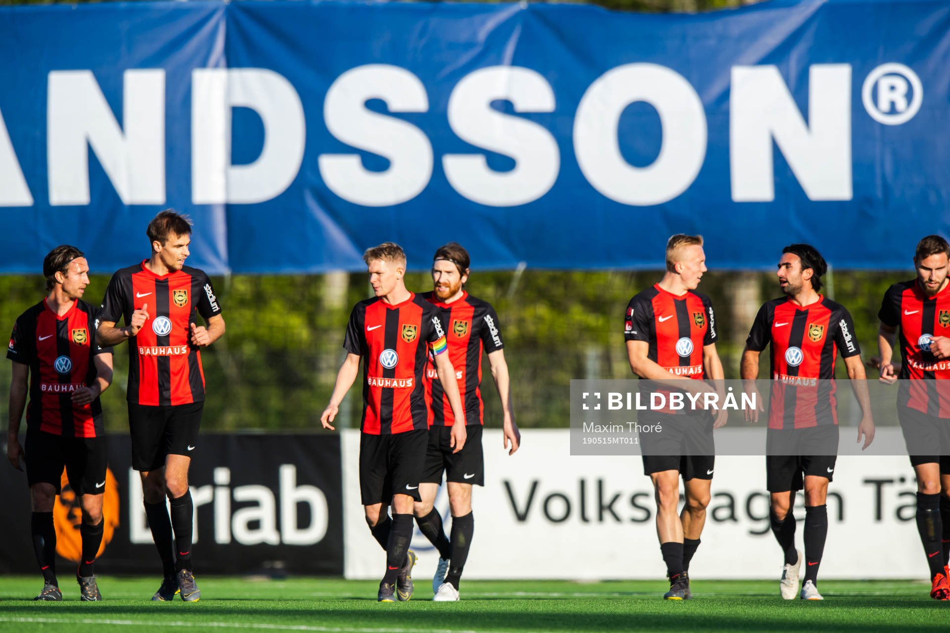 Brommapojkarnas Isac Lidberg jublar med lagkamrater efter 0-1 under fotbollsmatchen i Superettan mellan Frej och Brommapojkarna den 15 maj 2019 i Stockholm.