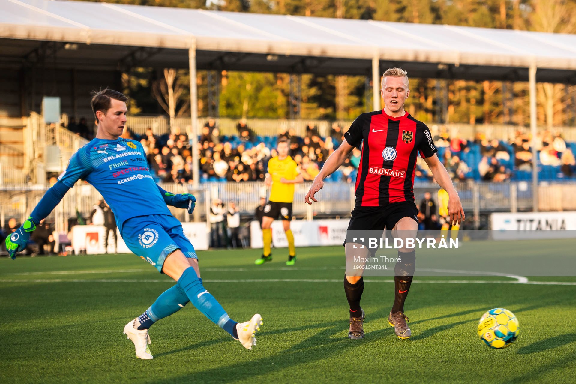 Frejs målvakt Jonas Olsson och Brommapojkarnas Isac Lidberg