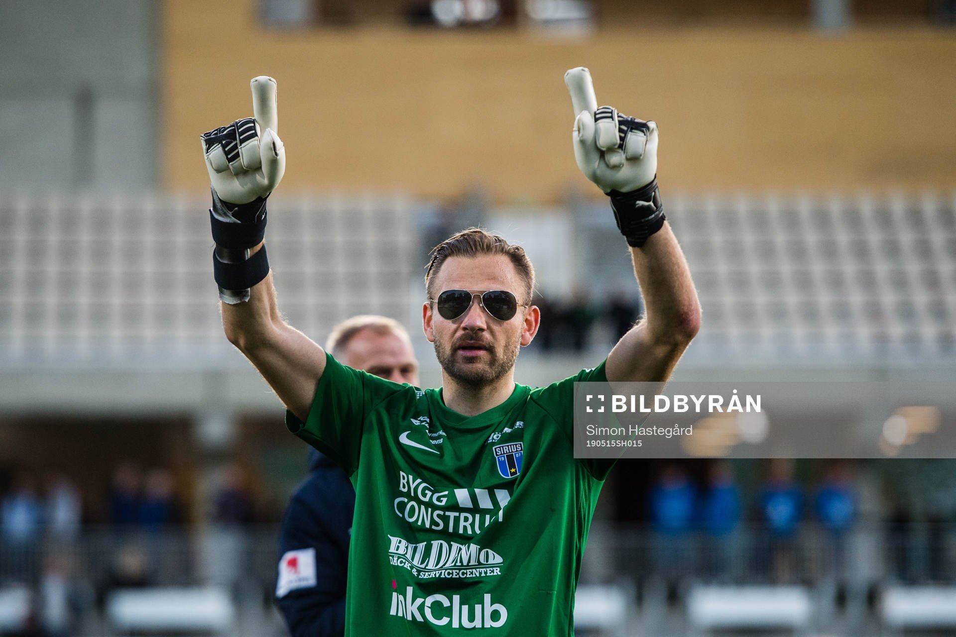 Sirius målvakt John Alvbåge jublar efter fotbollsmatchen i Allsvenskan mellan Sirius och GIF Sundsvall den 15 maj 2019 i Uppsala.