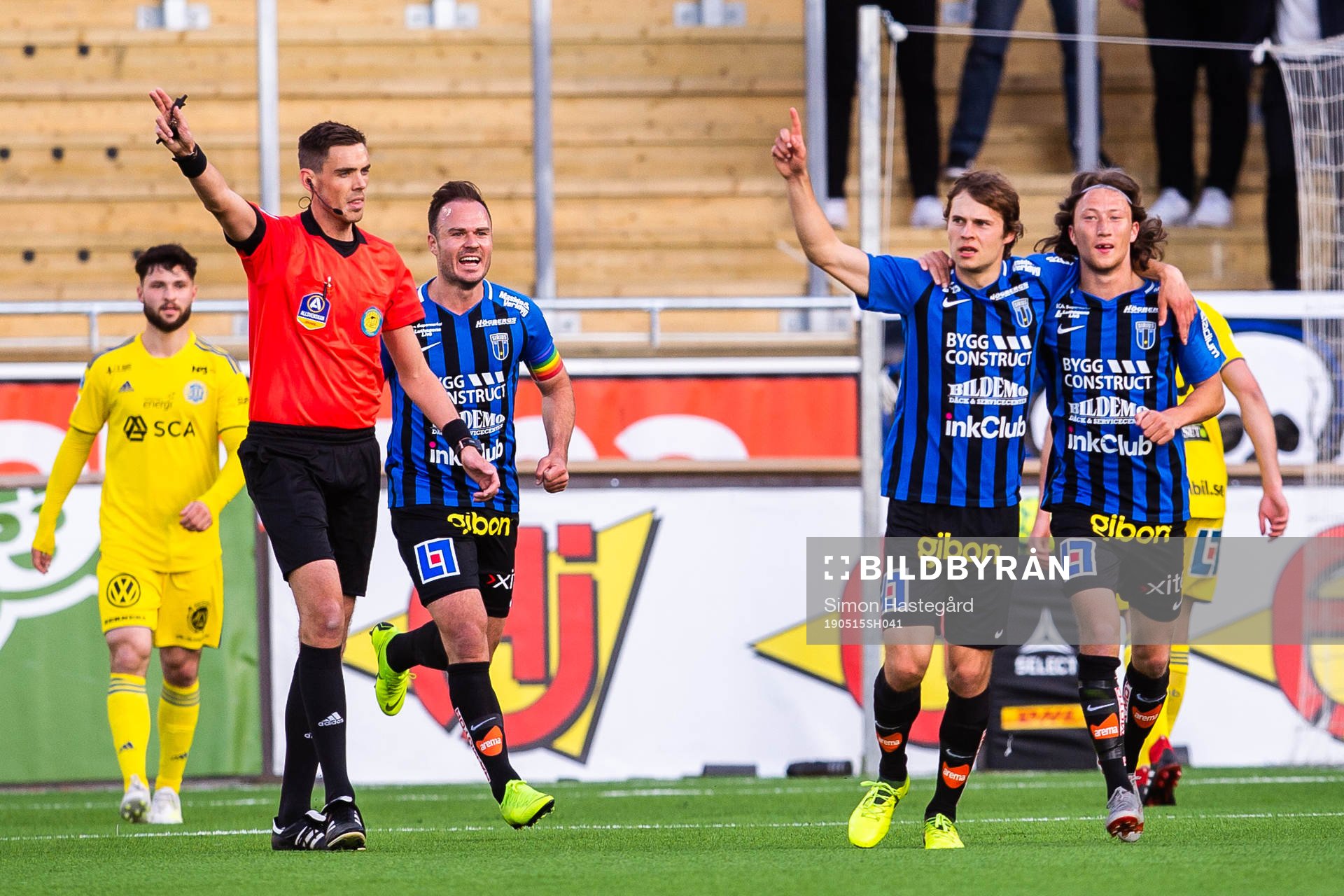 Sirius Sam Lundholm och Axel Björnström jublar