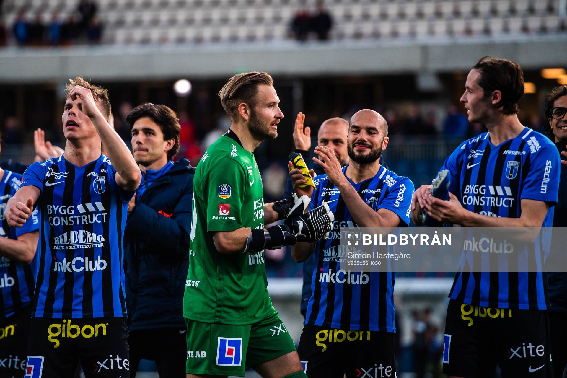 Sirius målvakt John Alvbåge jublar efter fotbollsmatchen i Allsvenskan mellan Sirius och GIF Sundsvall den 15 maj 2019 i Uppsala.
