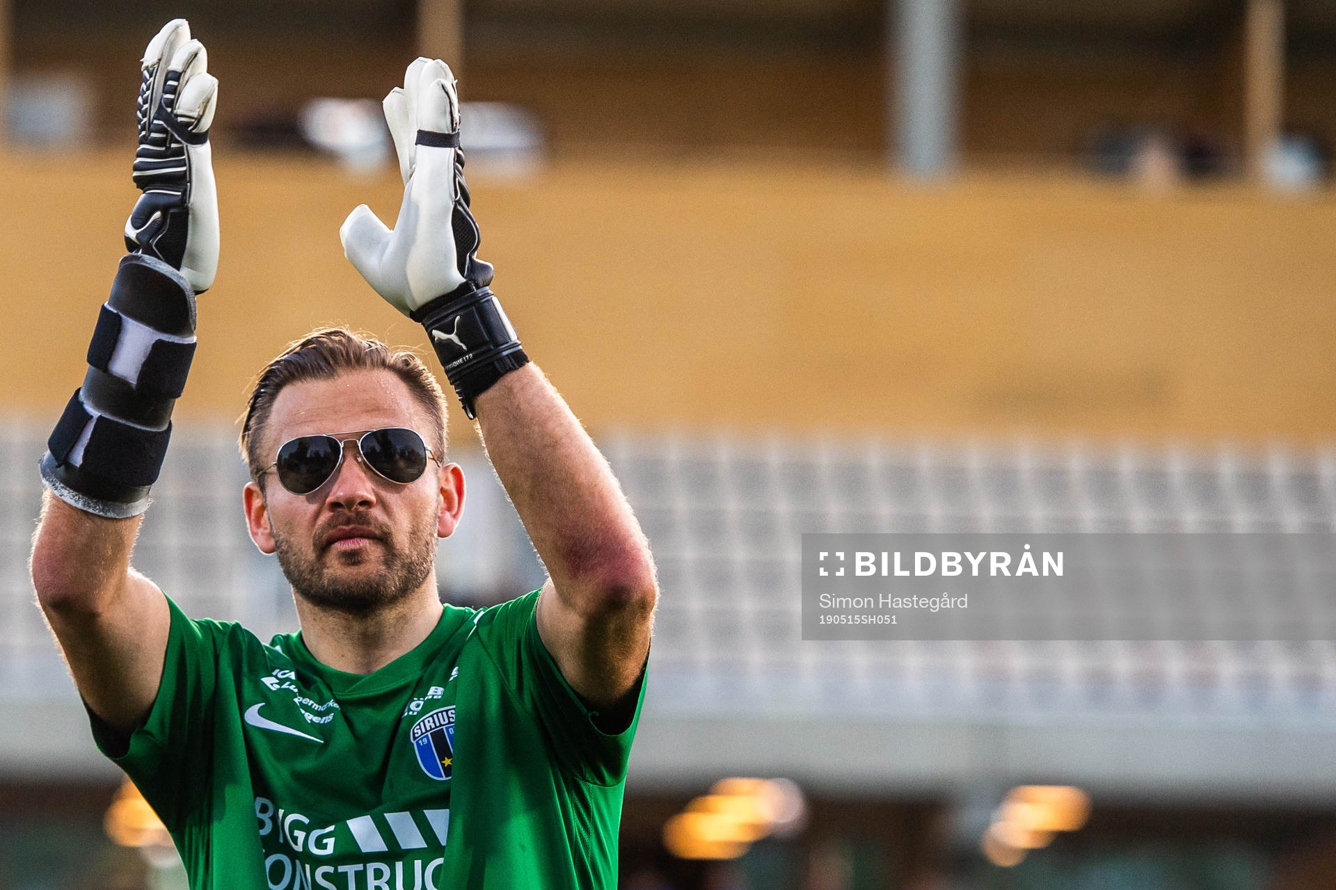 Sirius målvakt John Alvbåge jublar efter fotbollsmatchen i Allsvenskan mellan Sirius och GIF Sundsvall den 15 maj 2019 i Uppsala.
