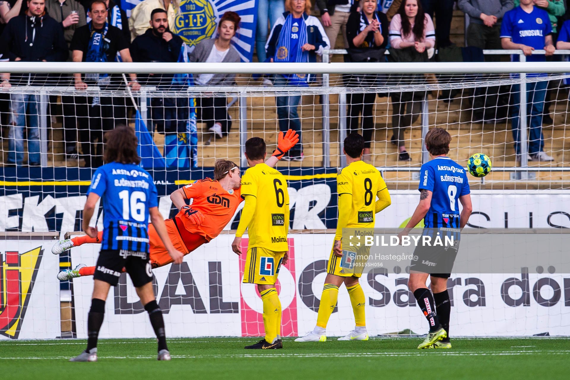 Sirius Sam Lundholm, ej i bild, gör 1-0 bakom Sundsvalls