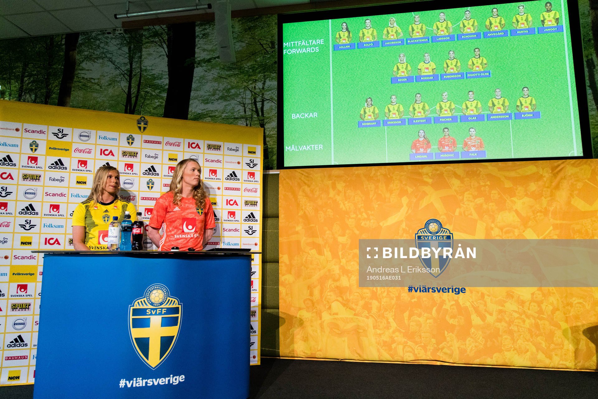 Jonna Andersson and goalkeeper Hedvig Lindahl of the