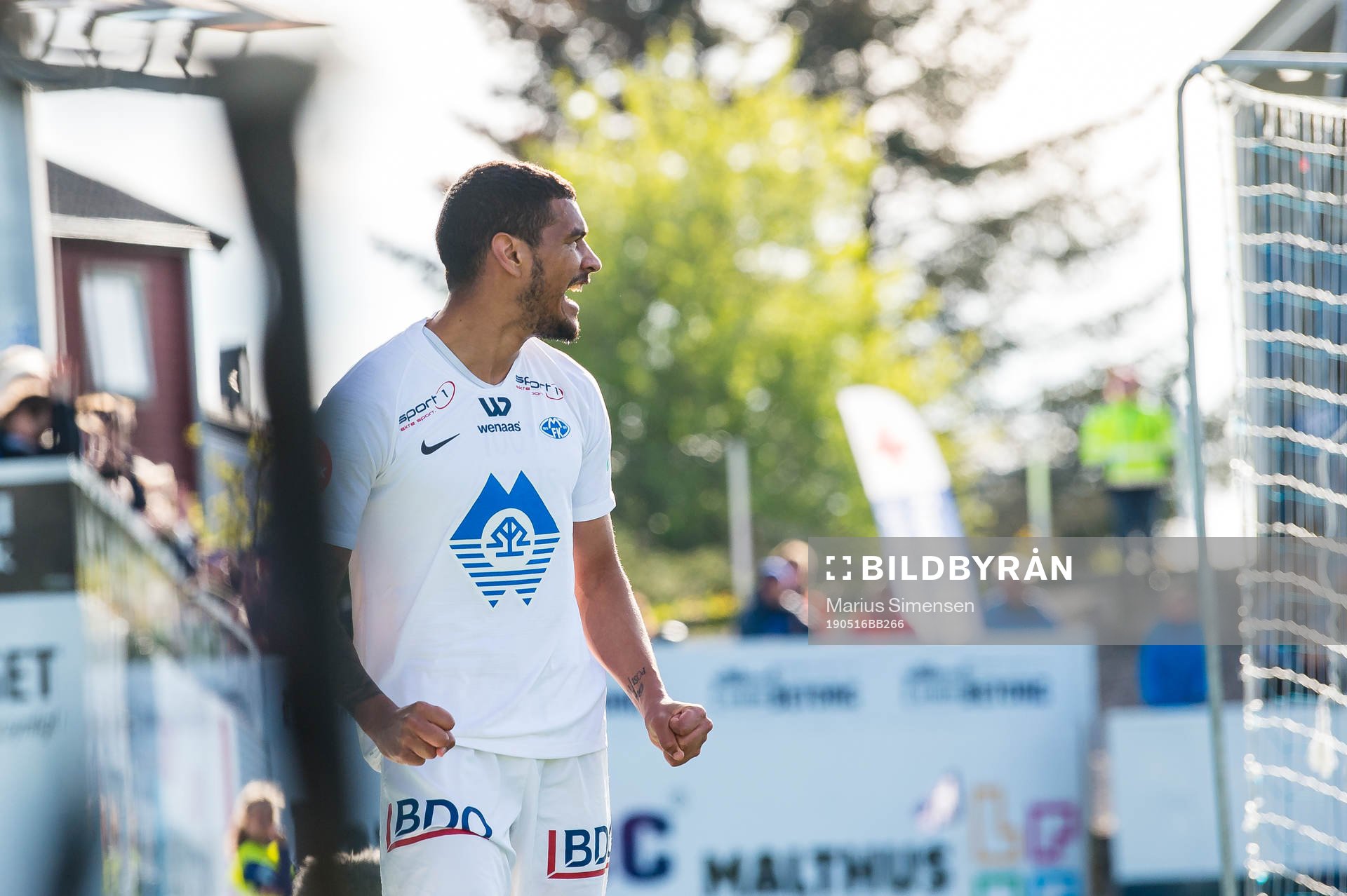 Ohikhuaeme Anthony Omoijuanfo of Molde celebrates