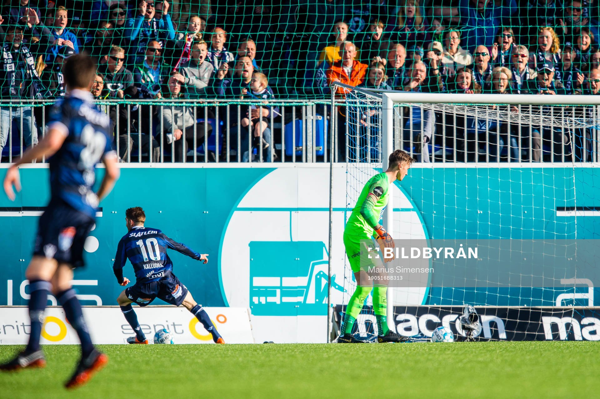 Liridon Kalludra of Kristiansund scores the 3-2 goal behind