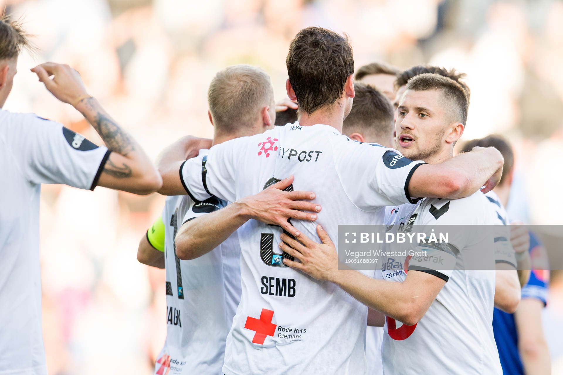 Vebjørn Hoff of Odd celebrates with teammates