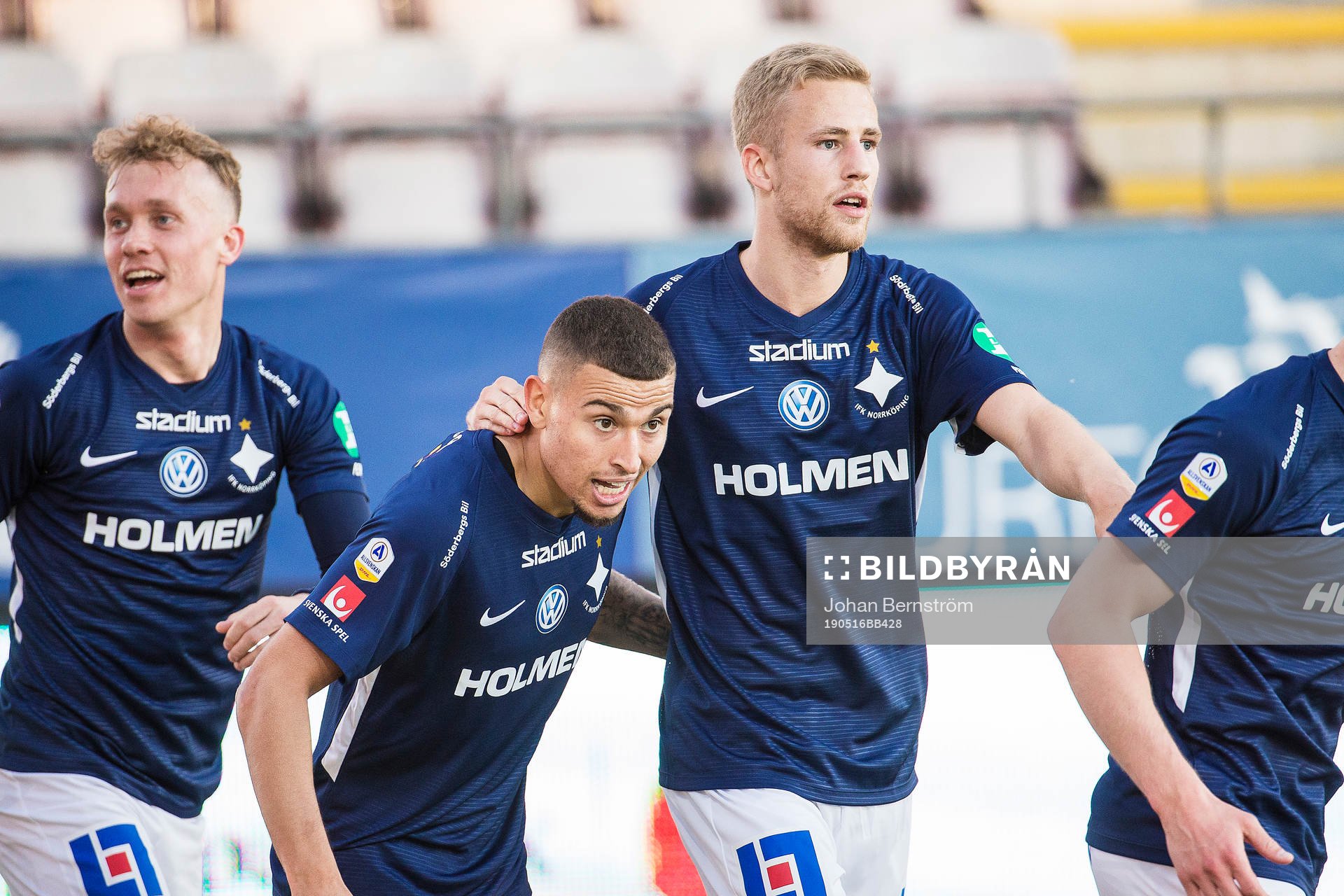 IFK Norrköpings Jordan Larsson och Filip Dagerstål jublar efter 1-2 under fotbollsmatchen i Allsvenskan mellan Örebro och Norrköping den 16 maj 2019 i Örebro.