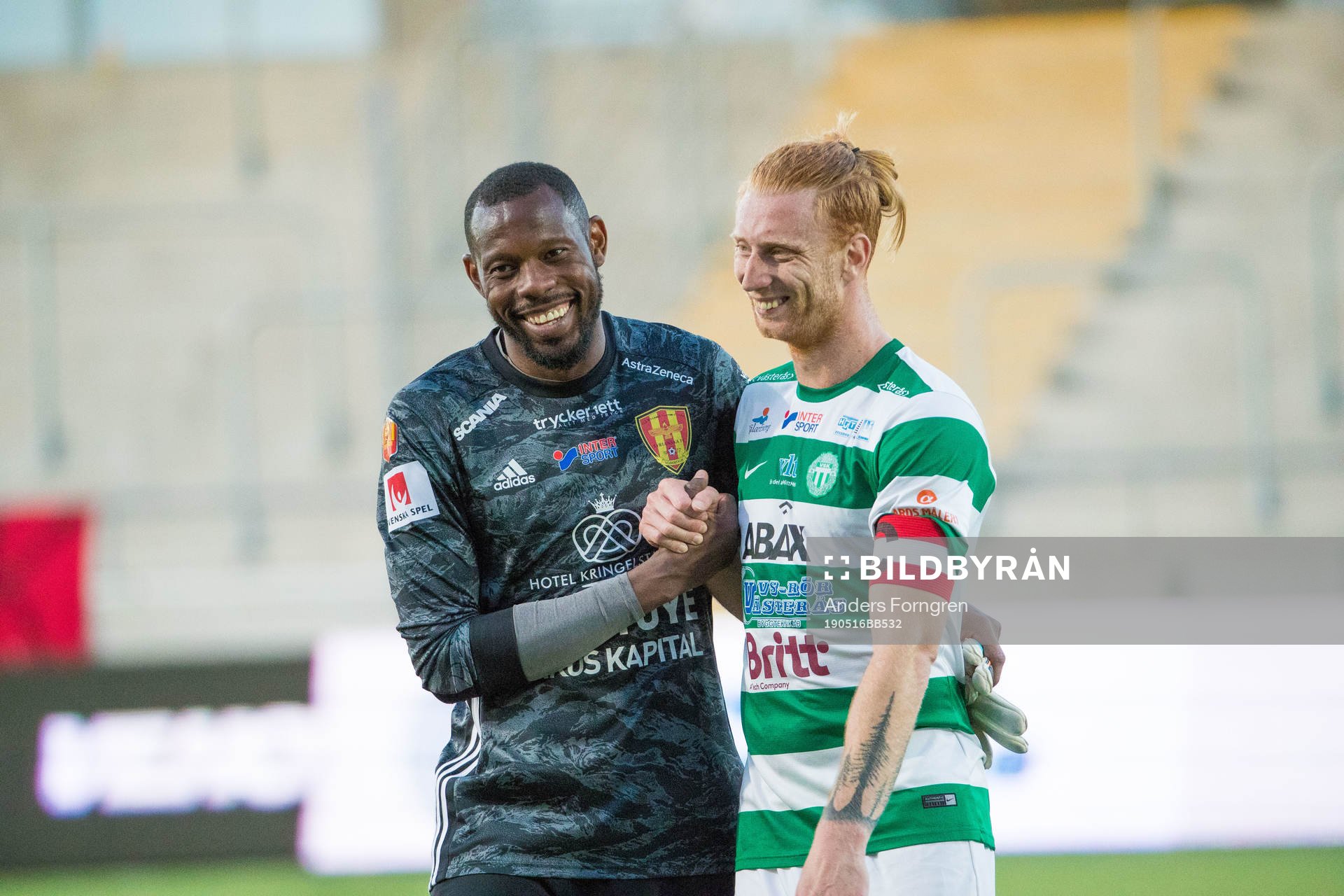 Syrianskas målvakt Dwayne St Aubyn Miller och Västerås Calle Svensson efter fotbollsmatchen i Superettan mellan Västerås och Syrianska den 16 maj 2019 i Västerås.