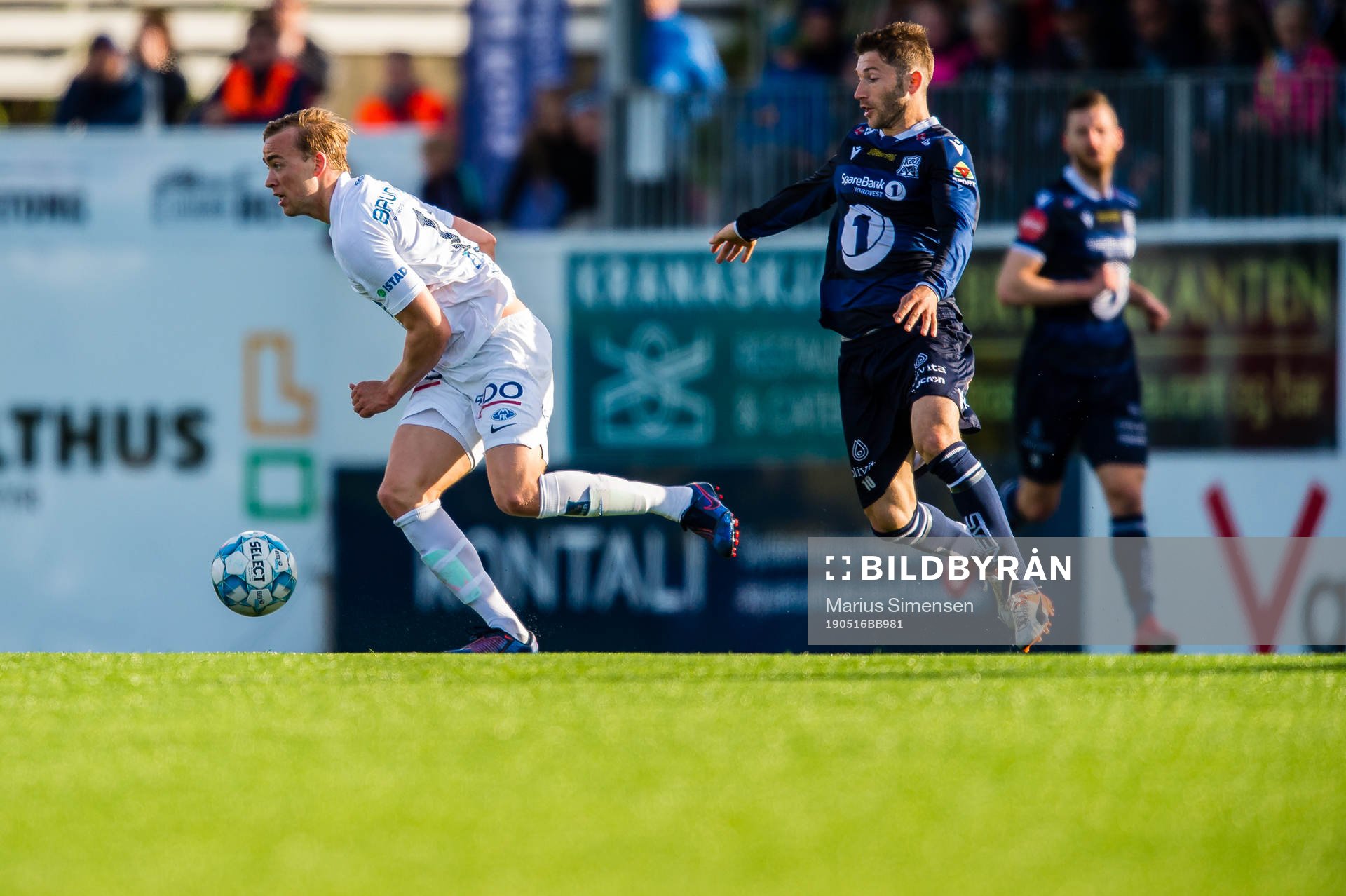 Martin Skjelbreid Ellingsen of Molde and Liridon Kalludra