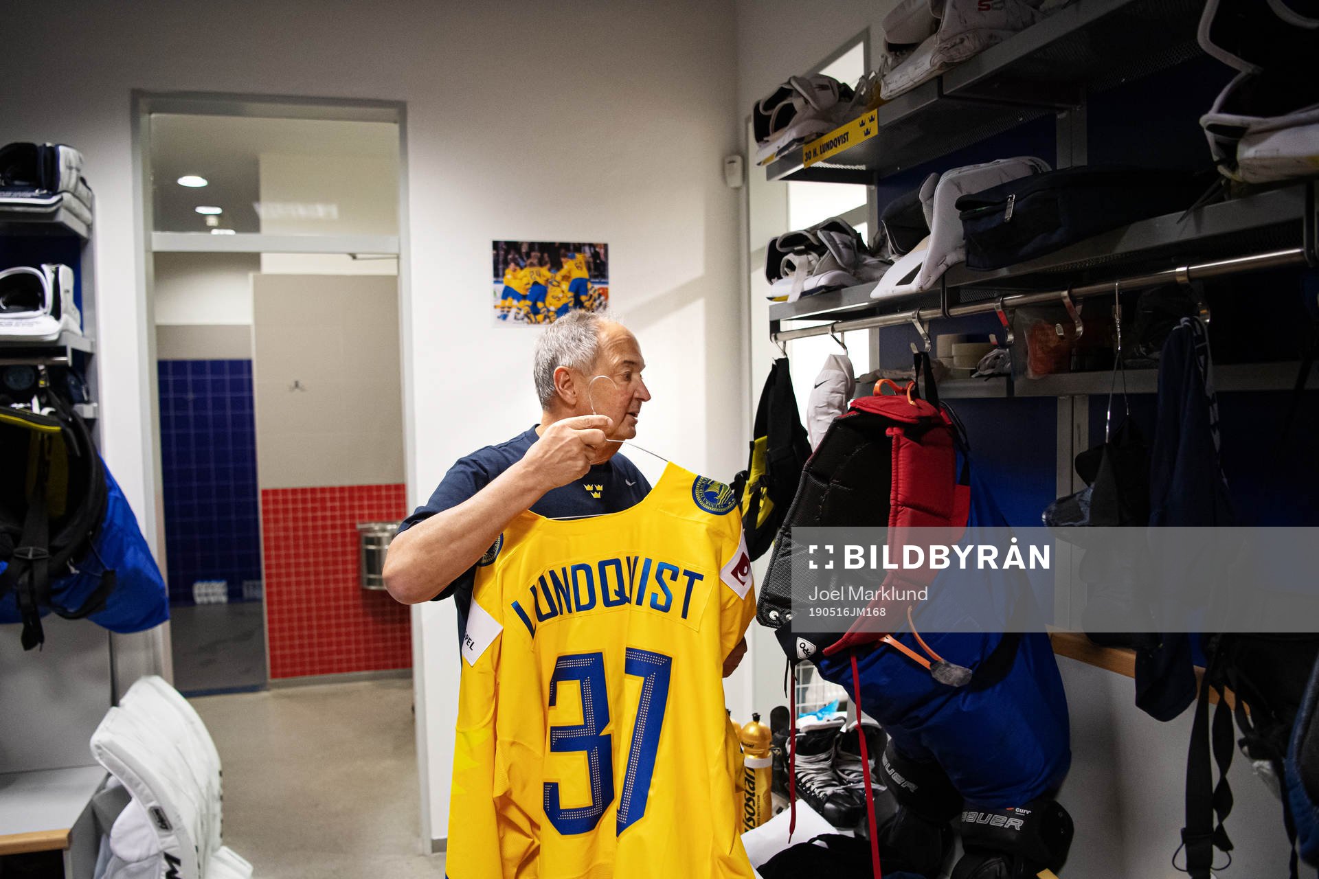 Equipment manager Anders Weiderstål of Sweden holds the