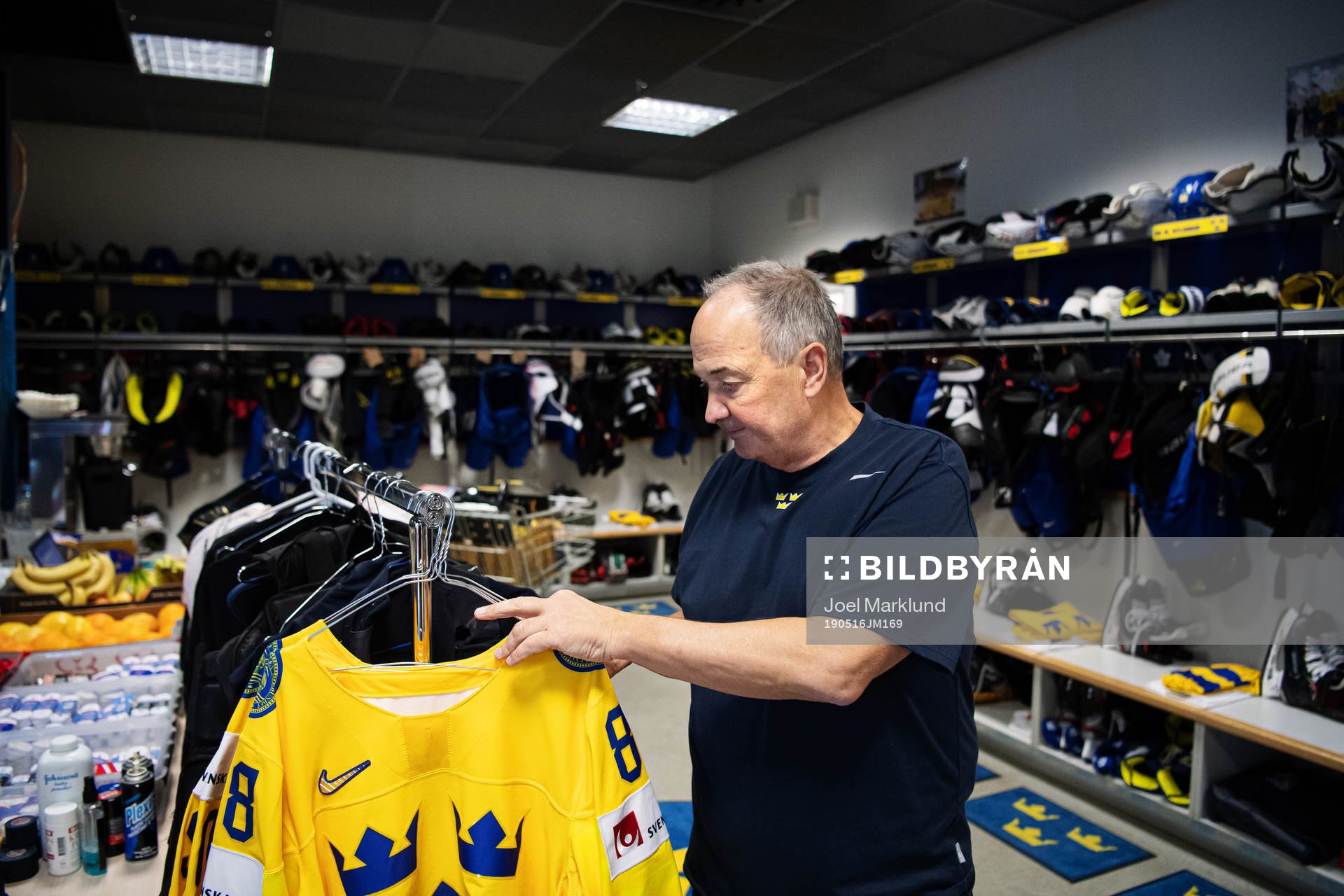 Equipment manager Anders Weiderstål of Sweden in the team