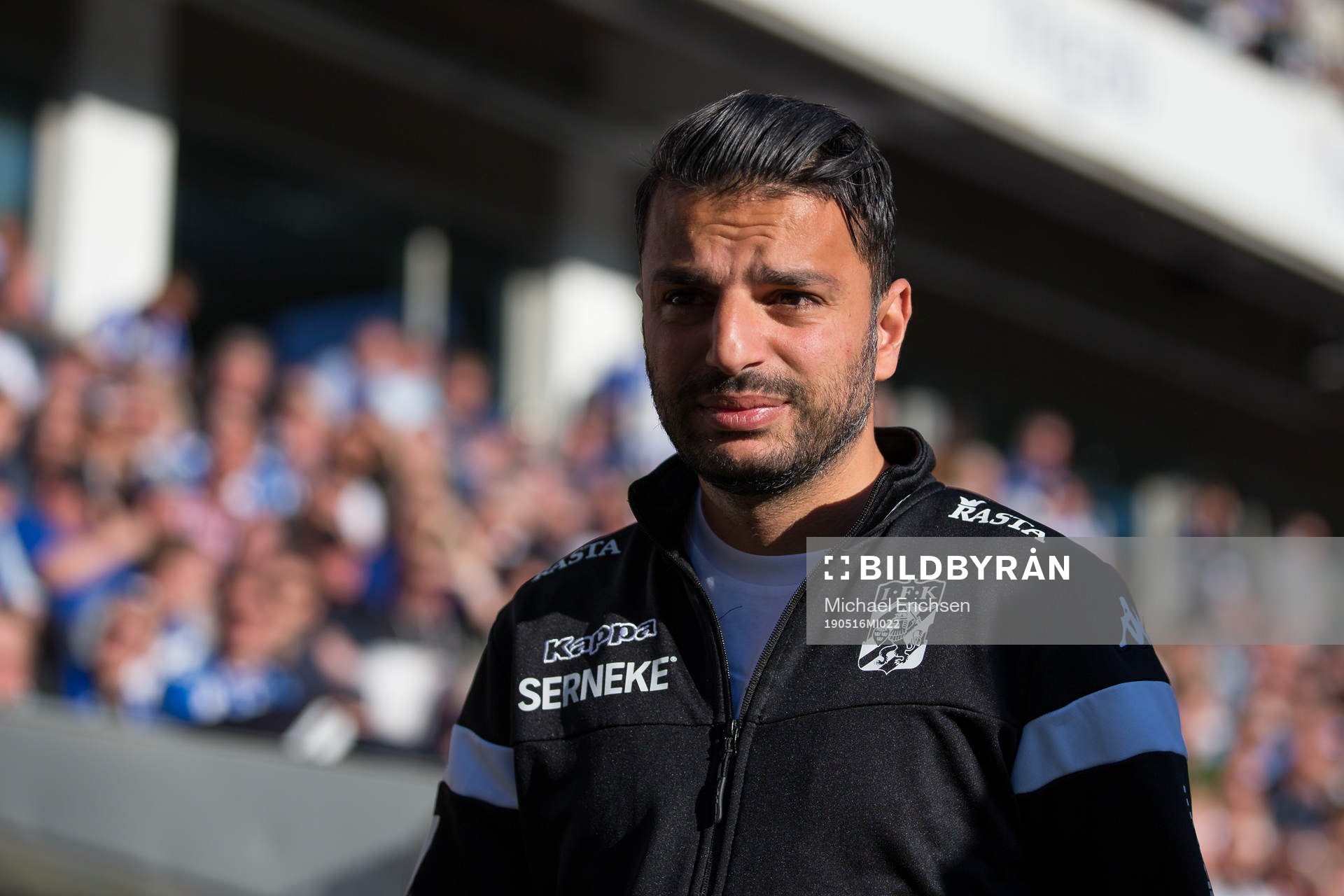 IFK Göteborgs tränare Poya Asbaghi innan fotbollsmatchen