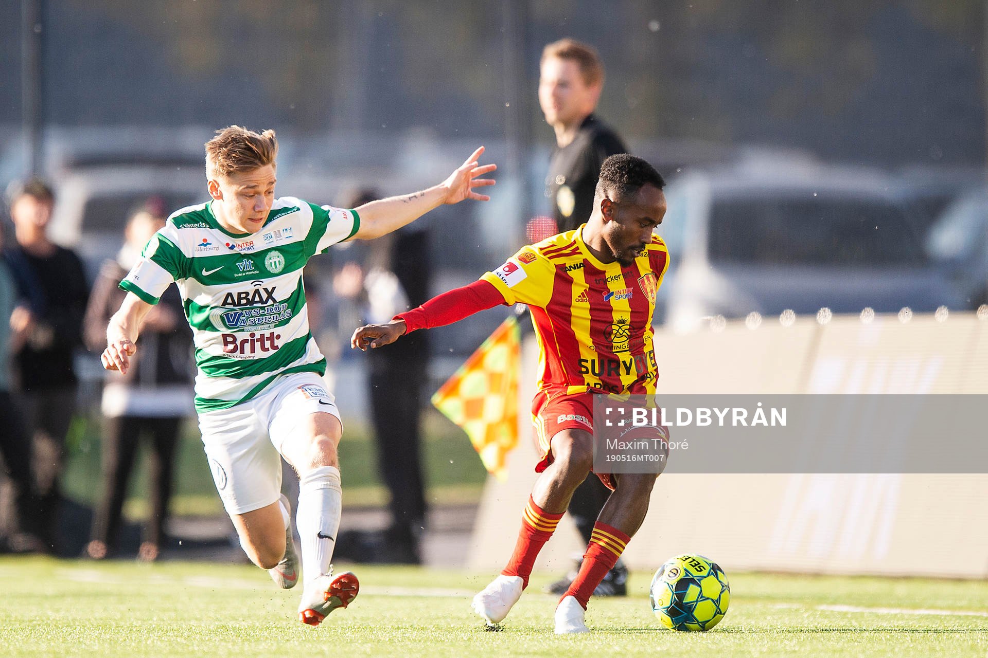 Västerås Dennis Persson  och Syrianskas Beneyam Belye