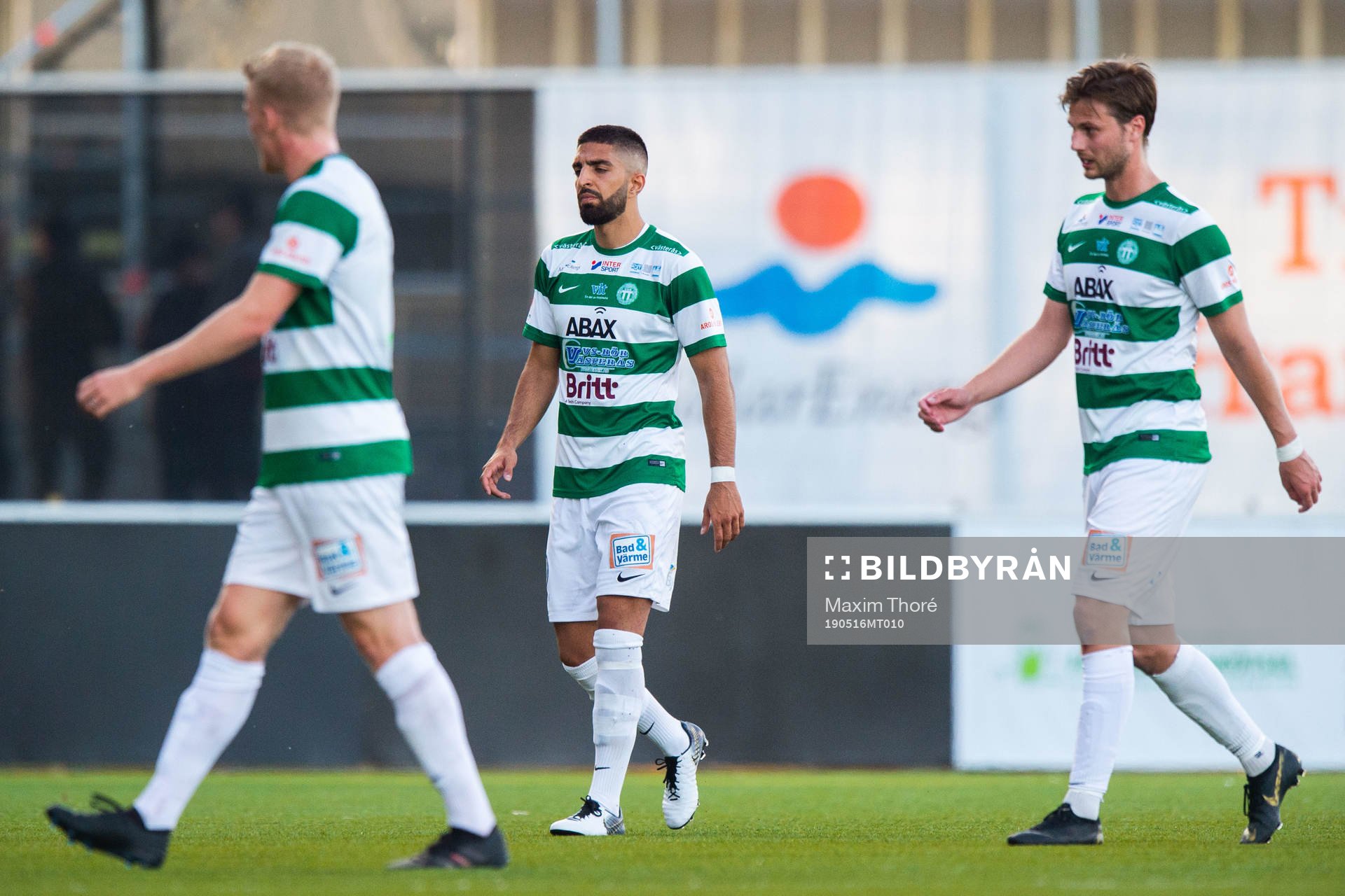Västerås spelare deppar i halvtid fotbollsmatchen i