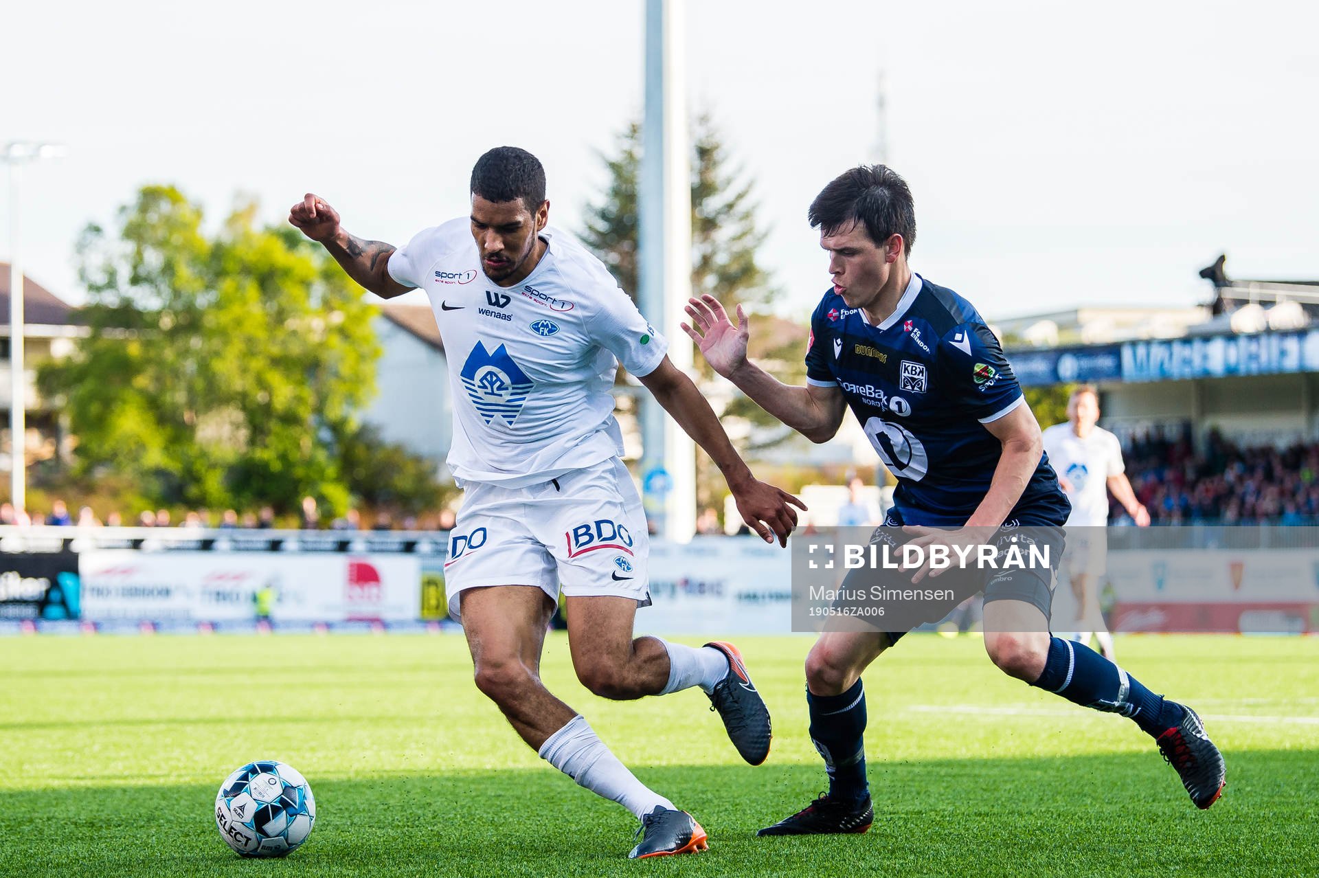 Ohikhuaeme Anthony Omoijuanfo of Molde and Bent Langåssve
