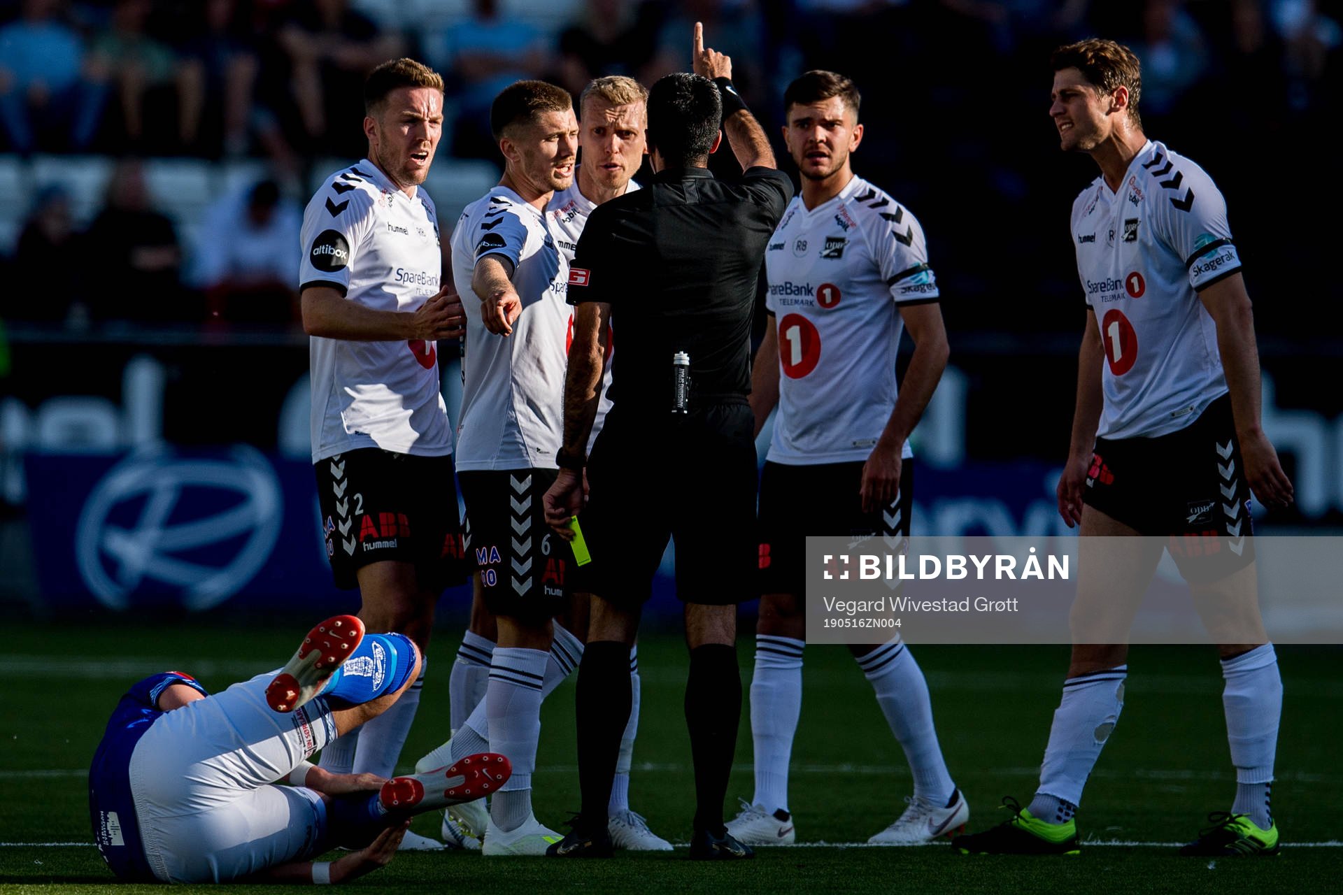 Espen Ruud, Vebjørn Hoff, Steffen Hagen, Fredrik Oldrup Jensen and Fredrik Semb Berge of Odd argue with Rohit Saggi, referee, during the Eliteserien football match between Odd and Ranheim on May 16, 2019 in Skien.
