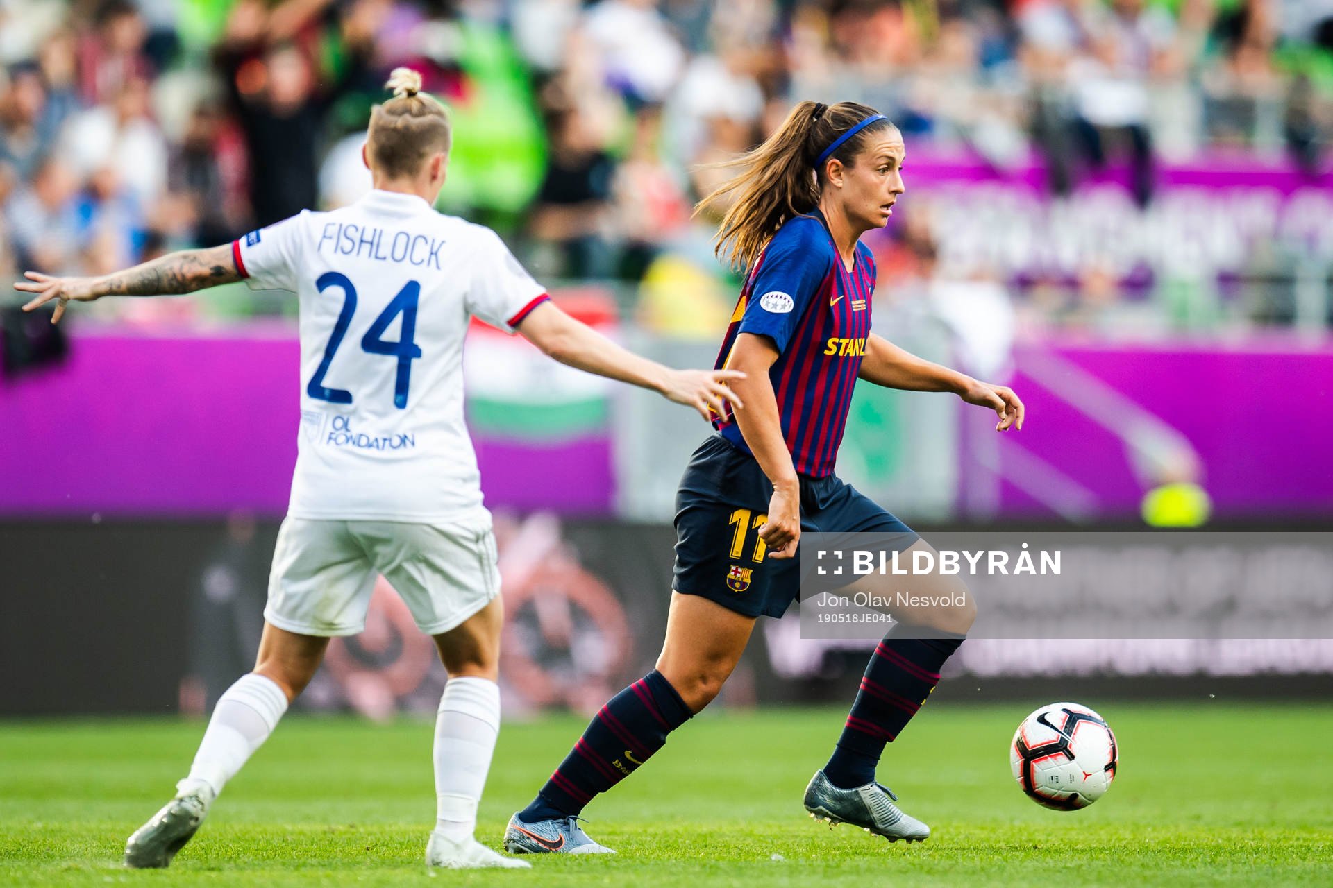 Jess Fishlock of Lyon and Alexia of Barcelona