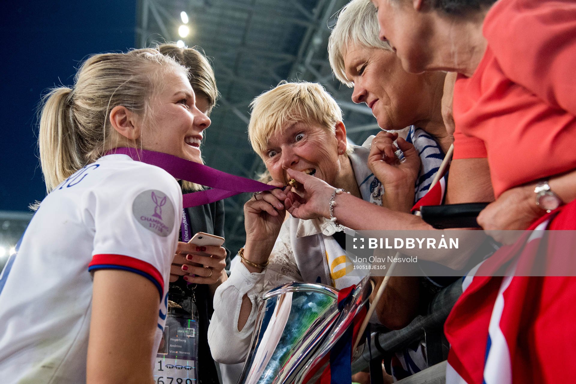 Ada Hegerberg of Lyon celebrates with her mother Gerd