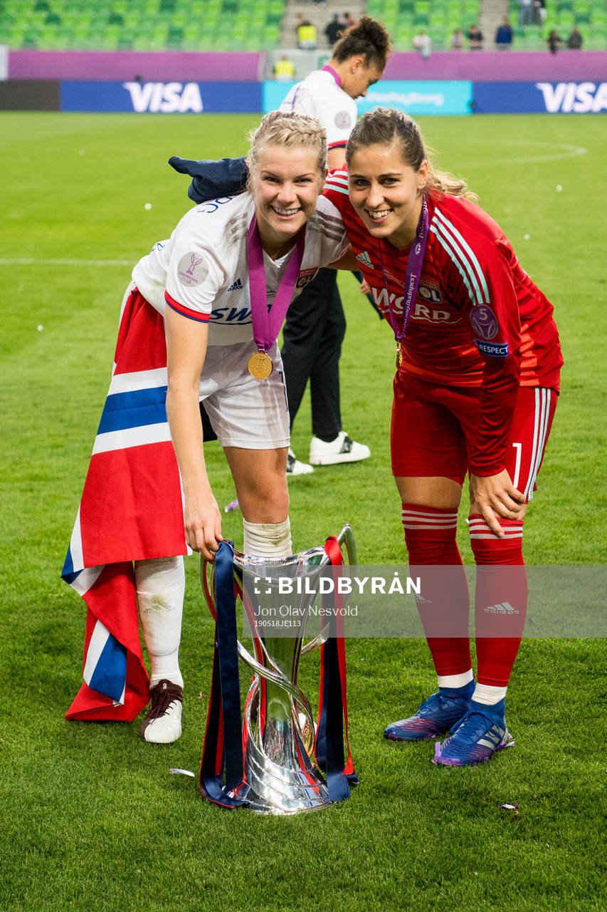 Ada Hegerberg and goalkeeper Lisa Weiss of Lyon celebrate