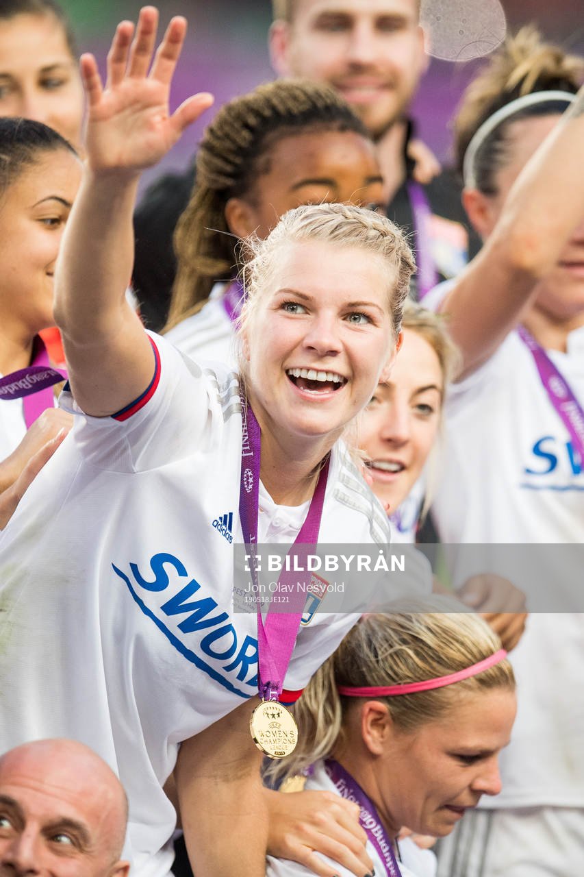Ada Hegerberg of Lyon celebrates