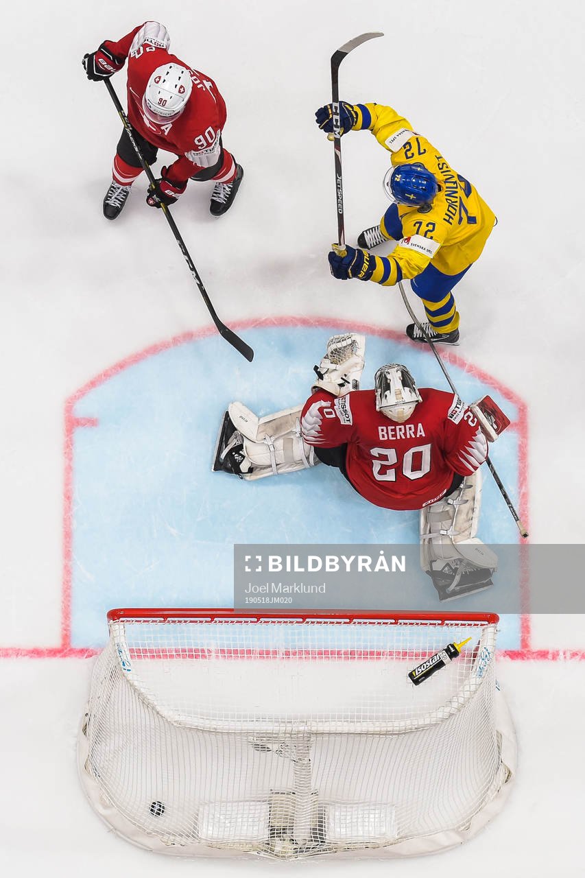 Patric Hörnqvist of Sweden celebrates